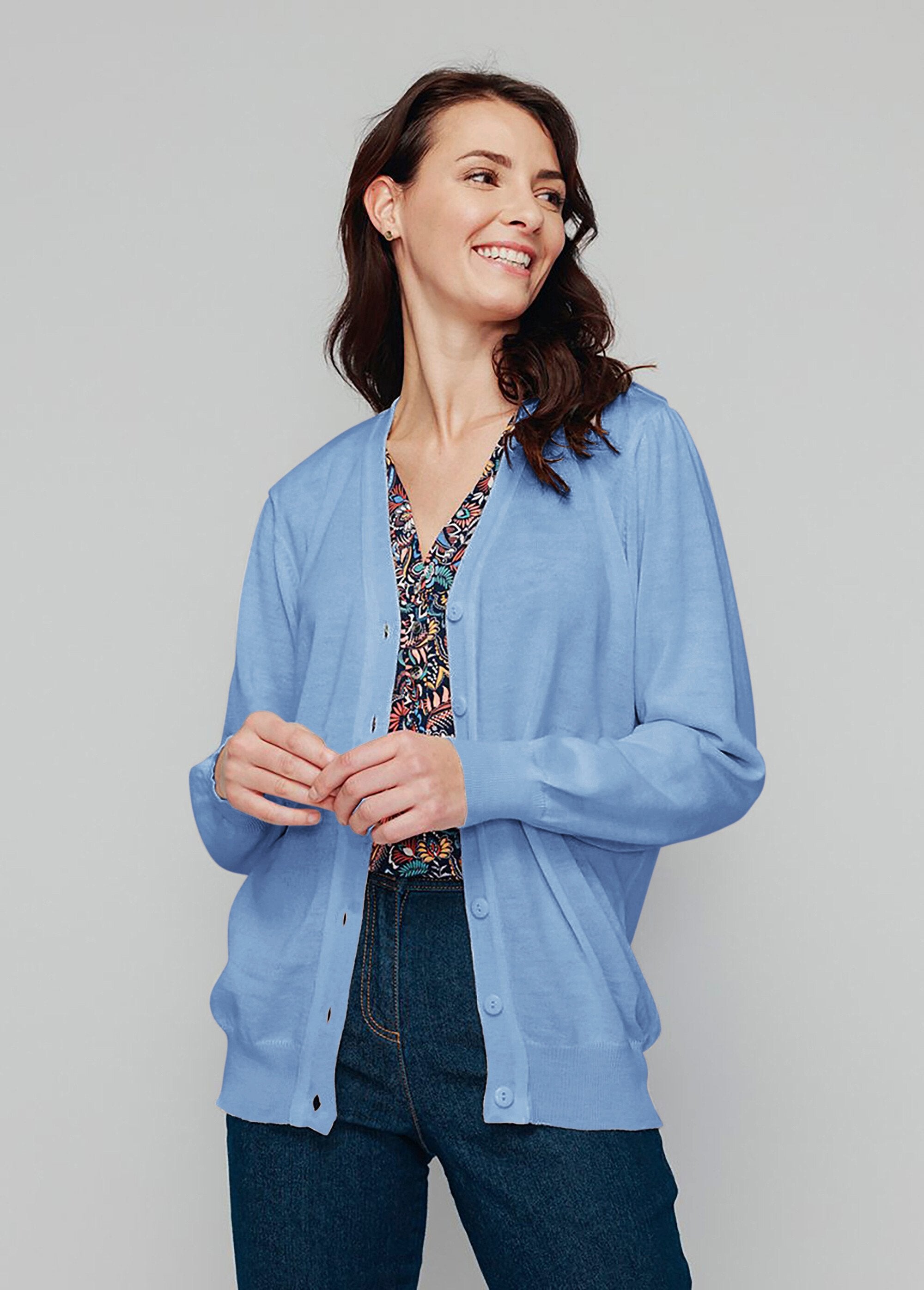 Cardigan_con_bottoni_in_lana_merino_Nuvola_blu_FA1_slim