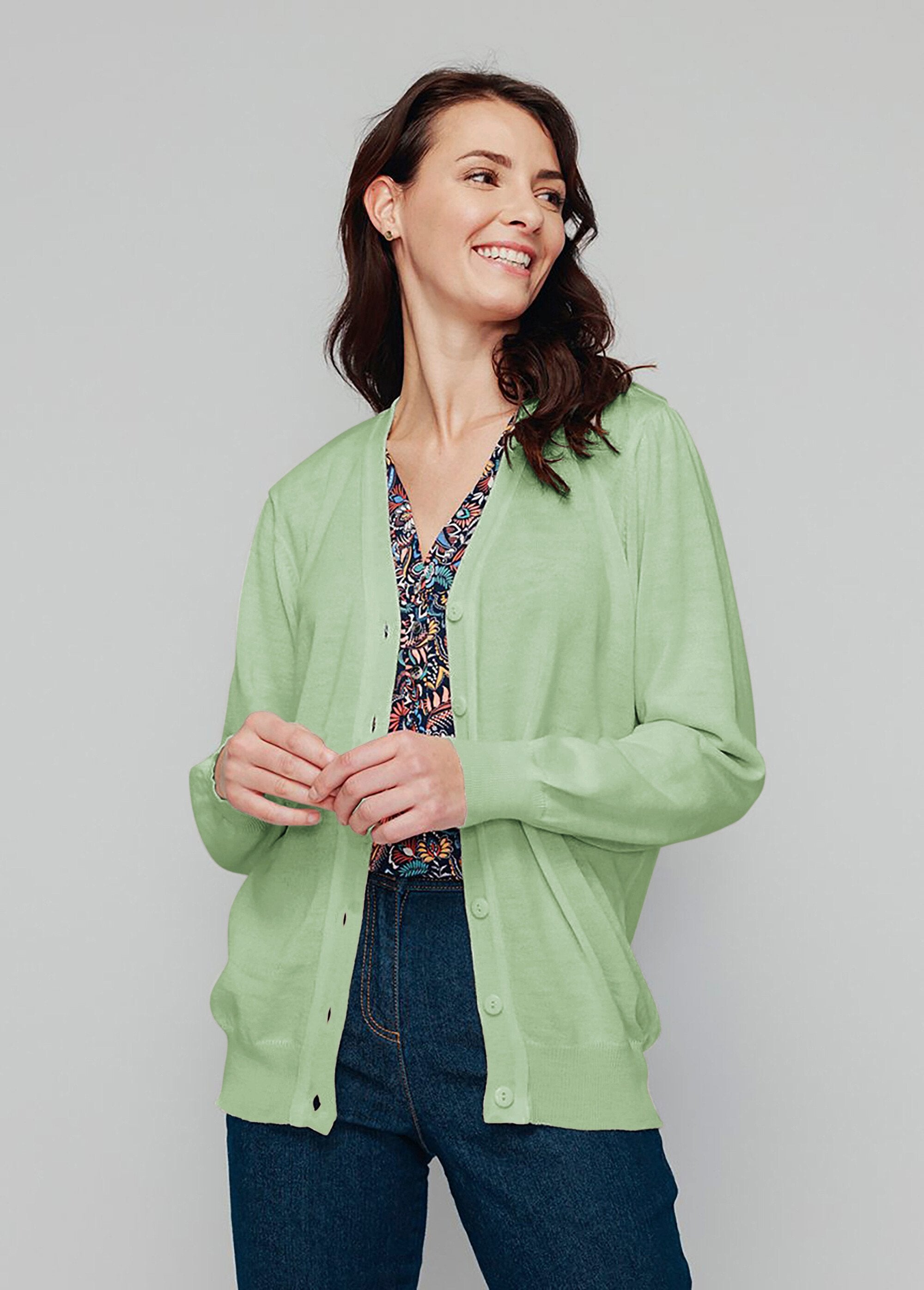 Cardigan_con_bottoni_in_lana_merino_Verde_Nilo_FA1_slim