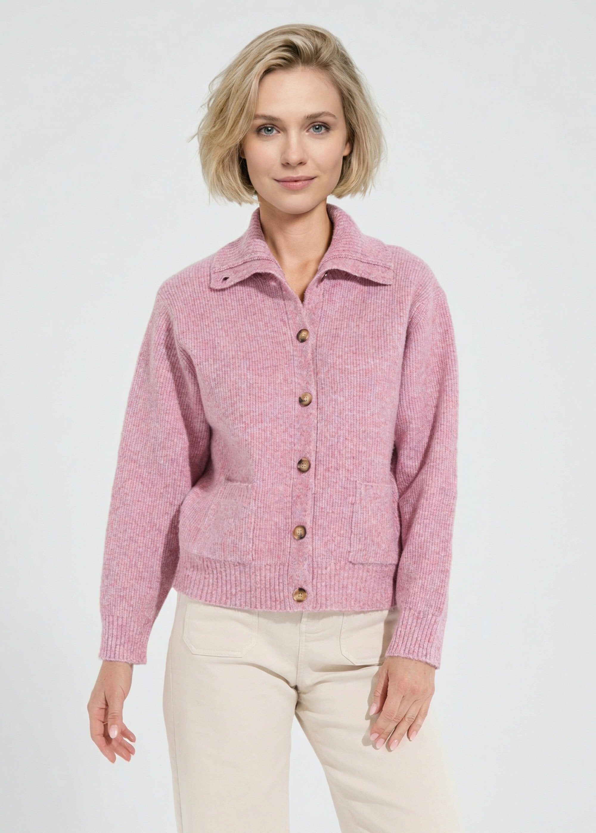 Caldo_cardigan_abbottonato_a_coste_con_lana_e_fibre_riciclate_Rose_FA1_slim