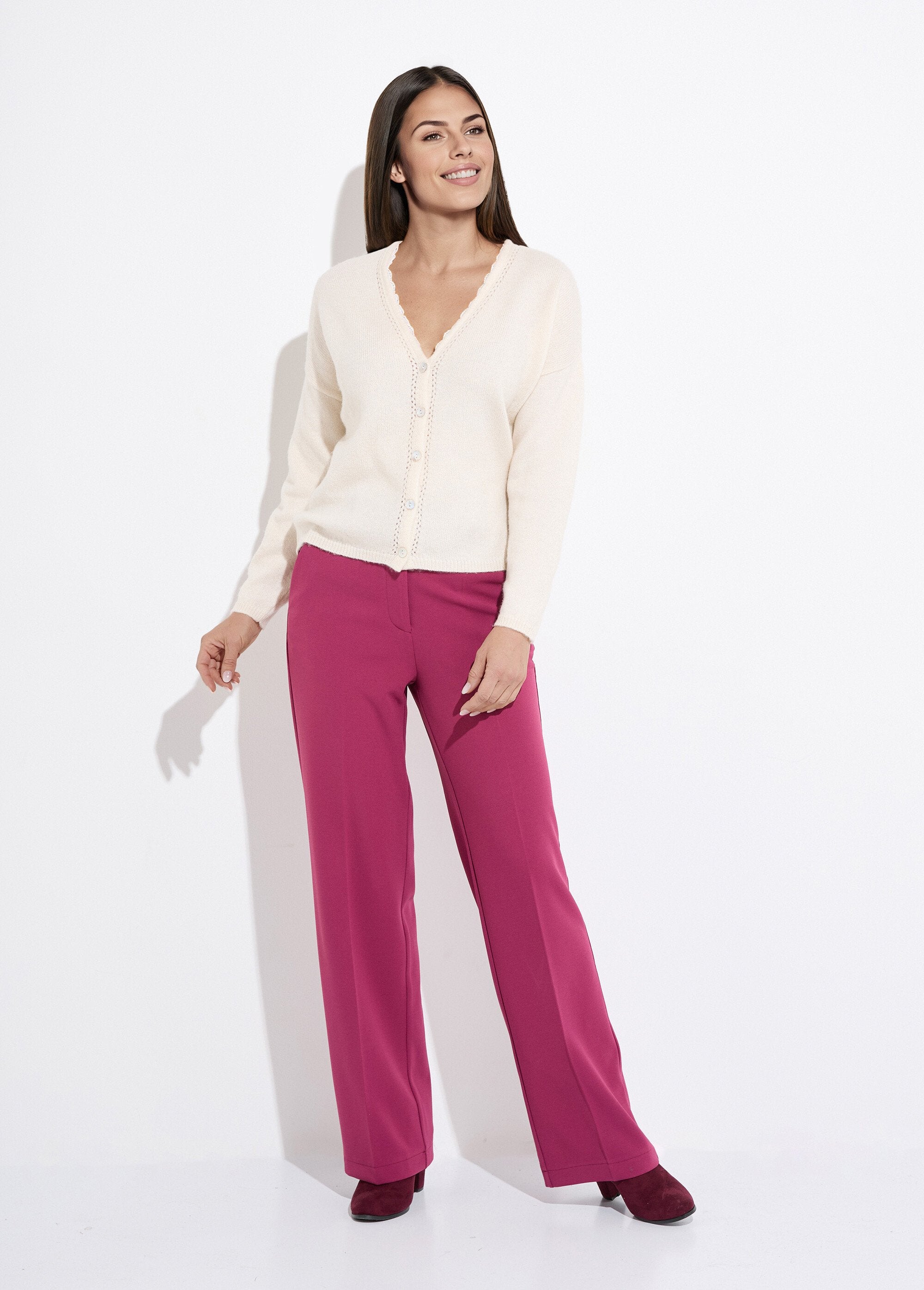 Cardigan_abbottonato_con_scollo_a_V_in_jersey,_traforato_e_macramè_Ecru_SF1_slim