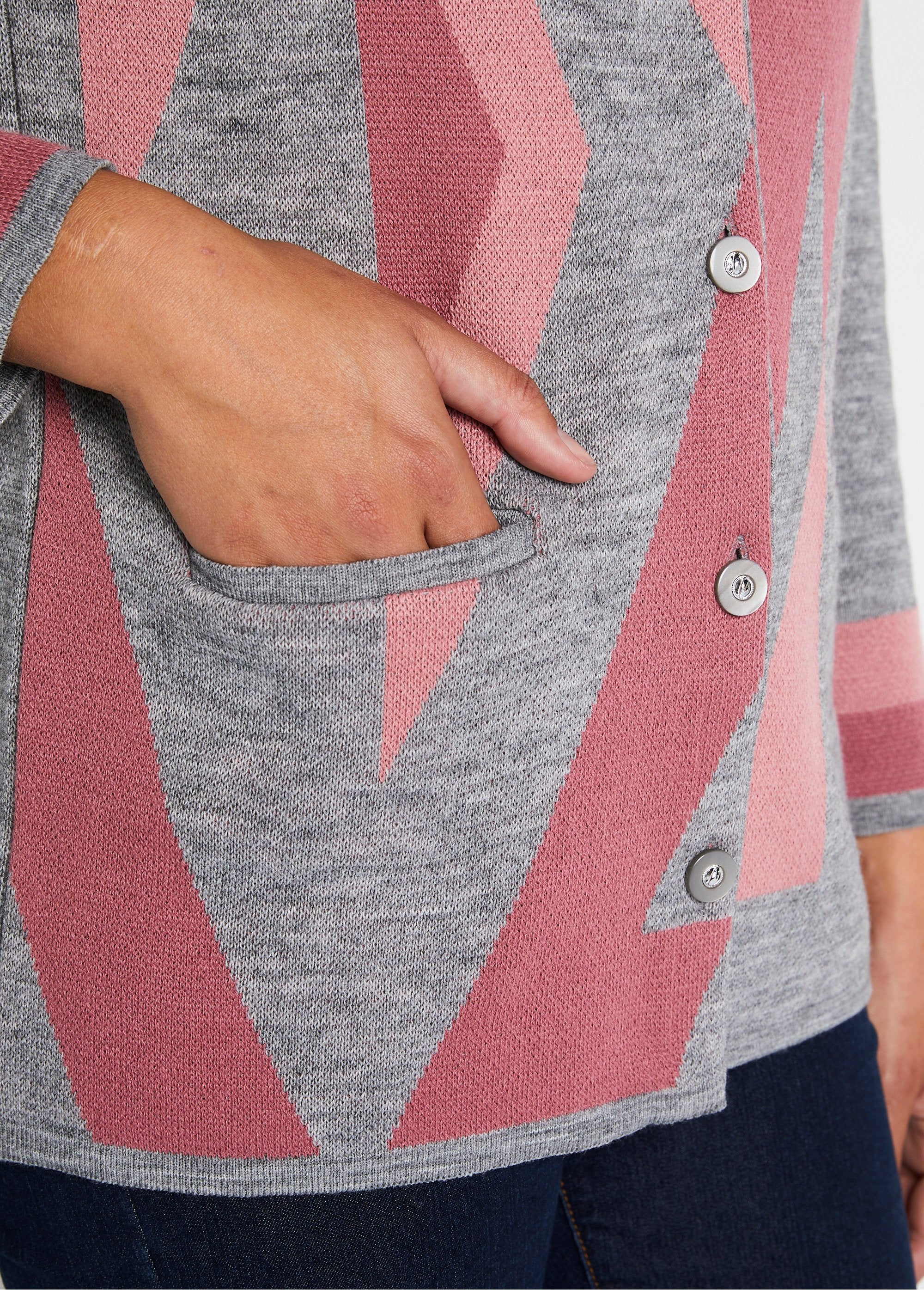 Cardigan_abbottonato_di_media_lunghezza_in_lana_jacquard_Grigio_e_rosa_DE2_slim