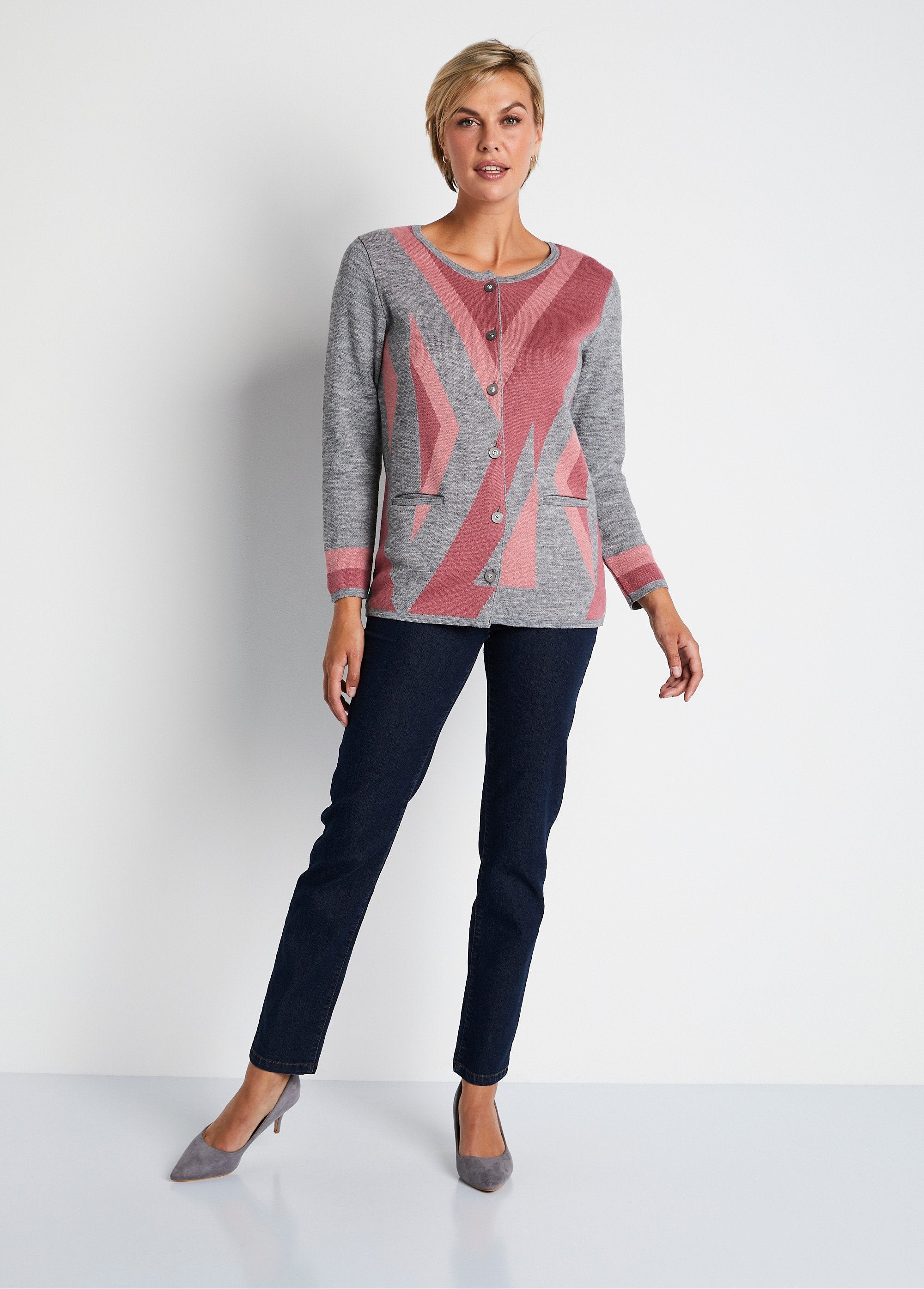 Cardigan_abbottonato_di_media_lunghezza_in_lana_jacquard_Grigio_e_rosa_SF1_slim