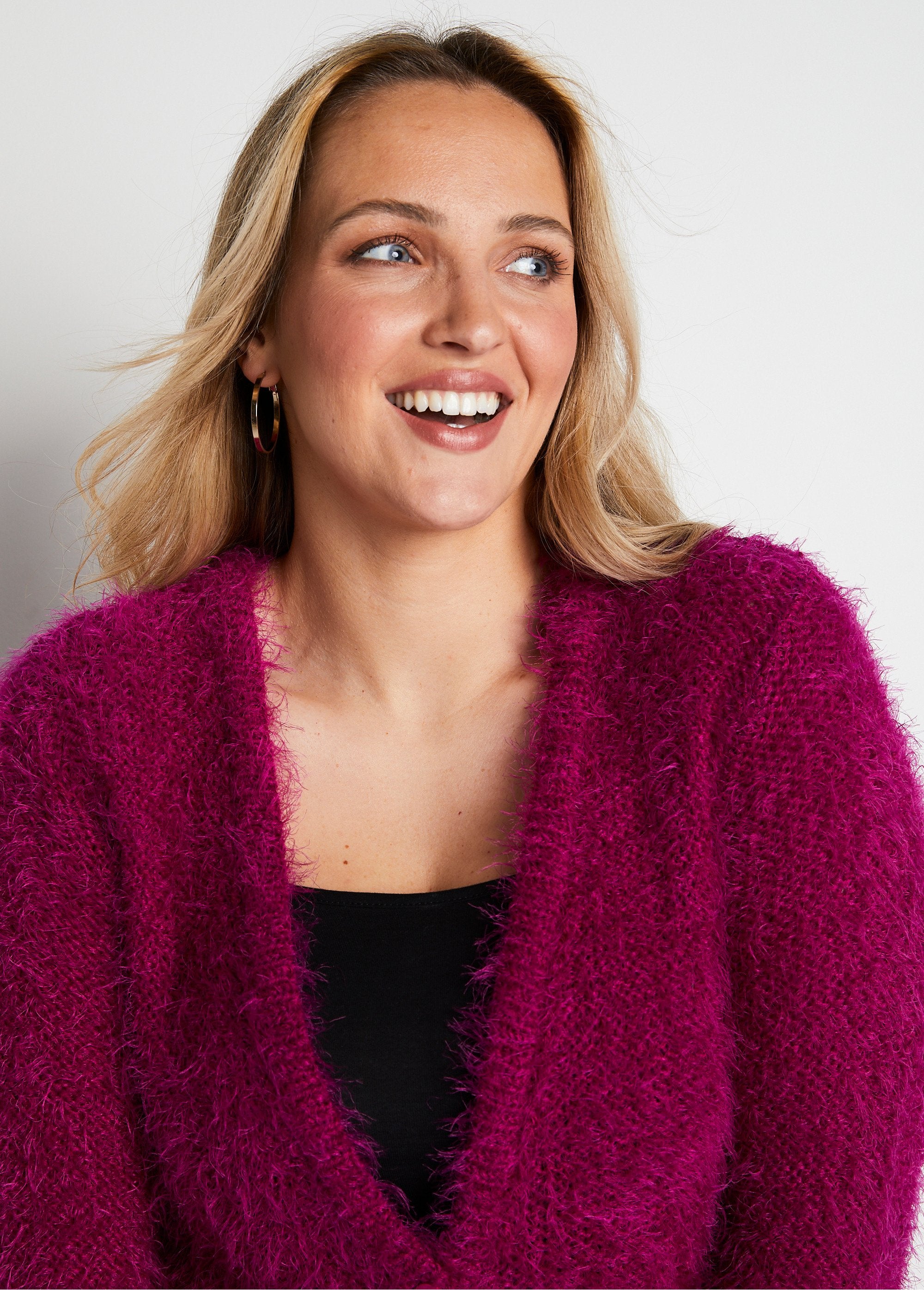 Cardigan_abbottonato_di_media_lunghezza_in_morbida_maglia_Fucsia_DE1_curvy