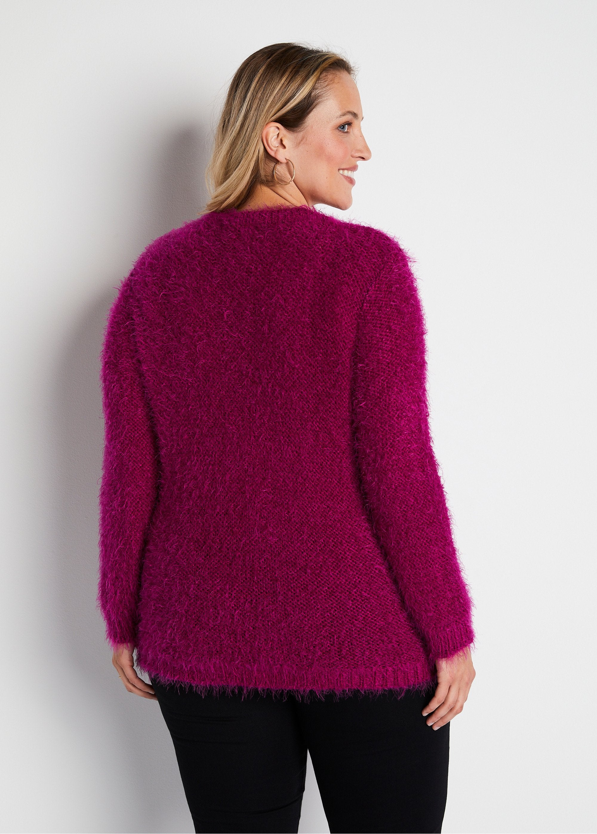 Cardigan_abbottonato_di_media_lunghezza_in_morbida_maglia_Fucsia_DO1_curvy