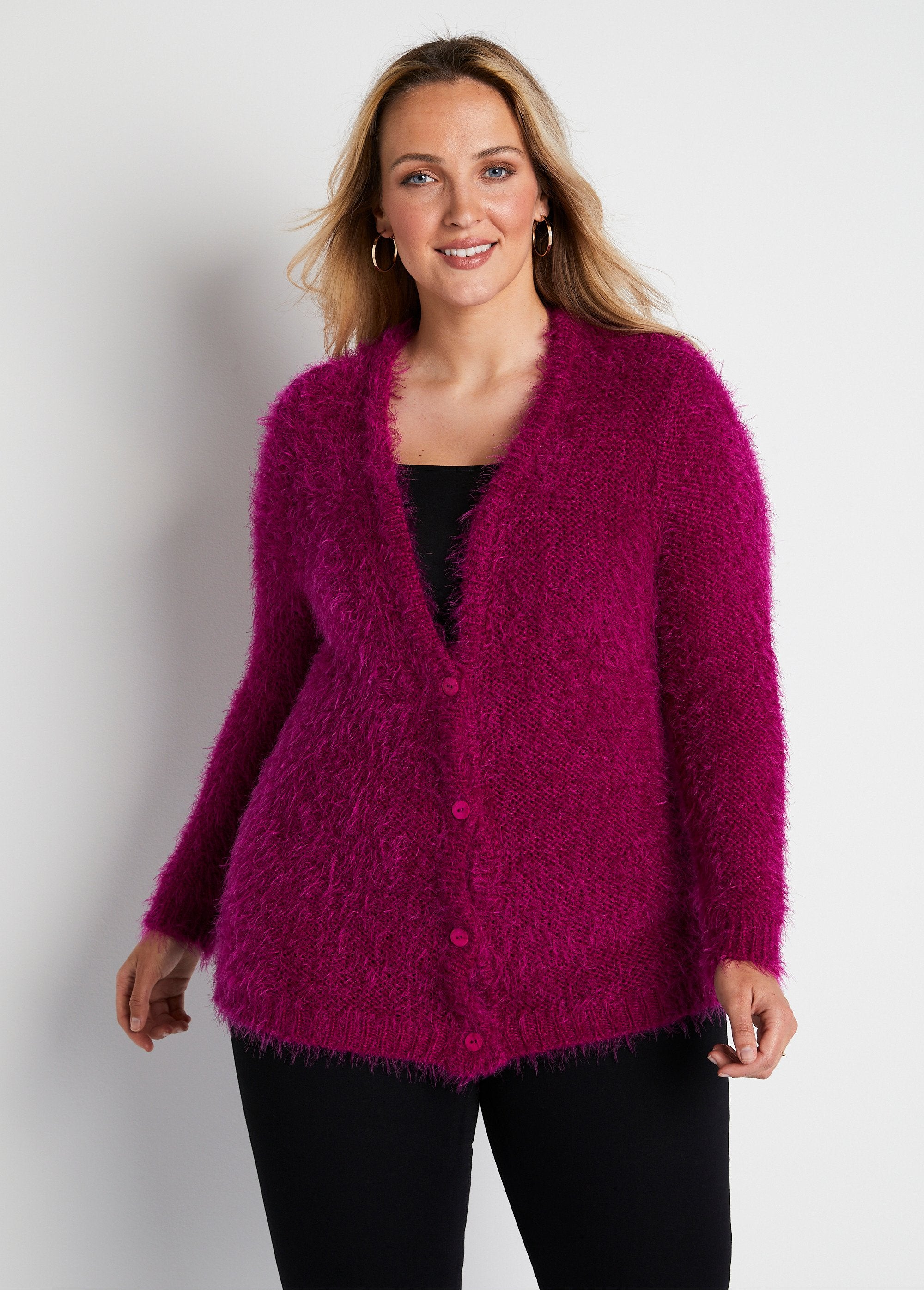 Cardigan_abbottonato_di_media_lunghezza_in_morbida_maglia_Fucsia_FA1_curvy