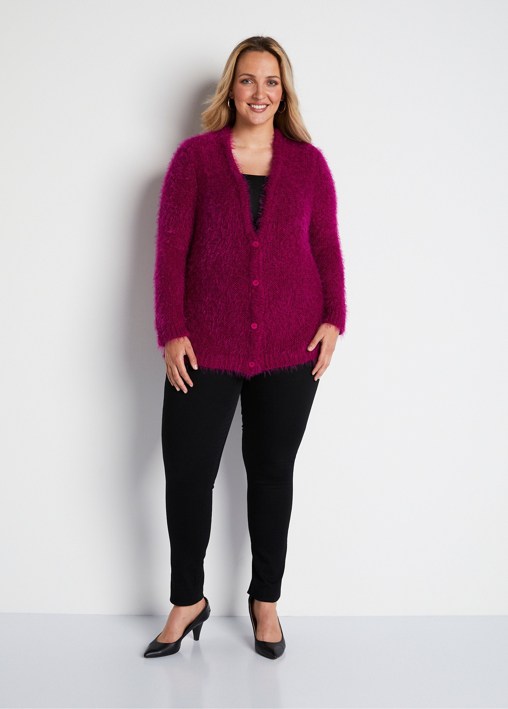 Cardigan_abbottonato_di_media_lunghezza_in_morbida_maglia_Fucsia_SF1_curvy