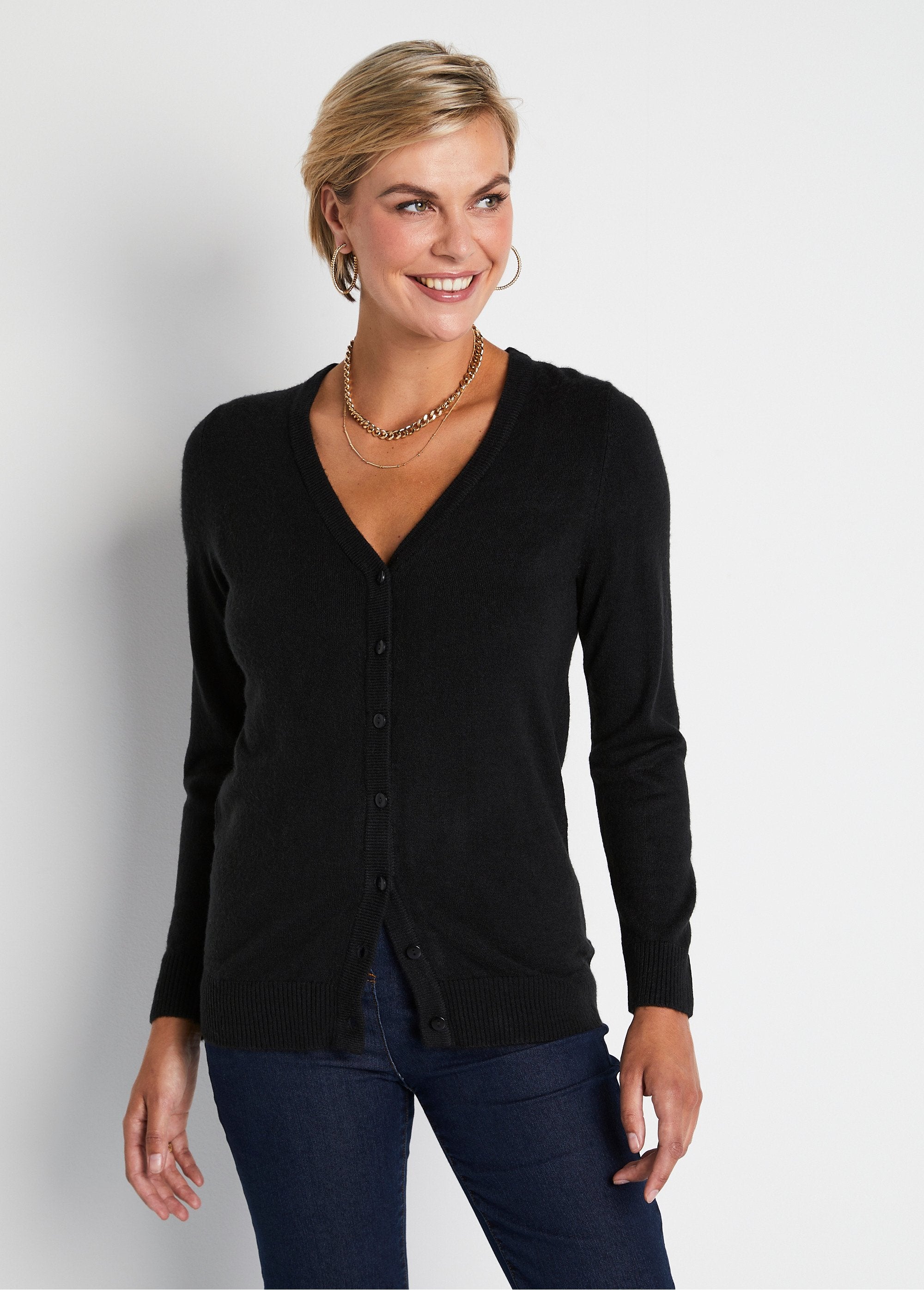 Cardigan_abbottonato_di_media_lunghezza_in_morbida_maglia_NERO_FA1_slim