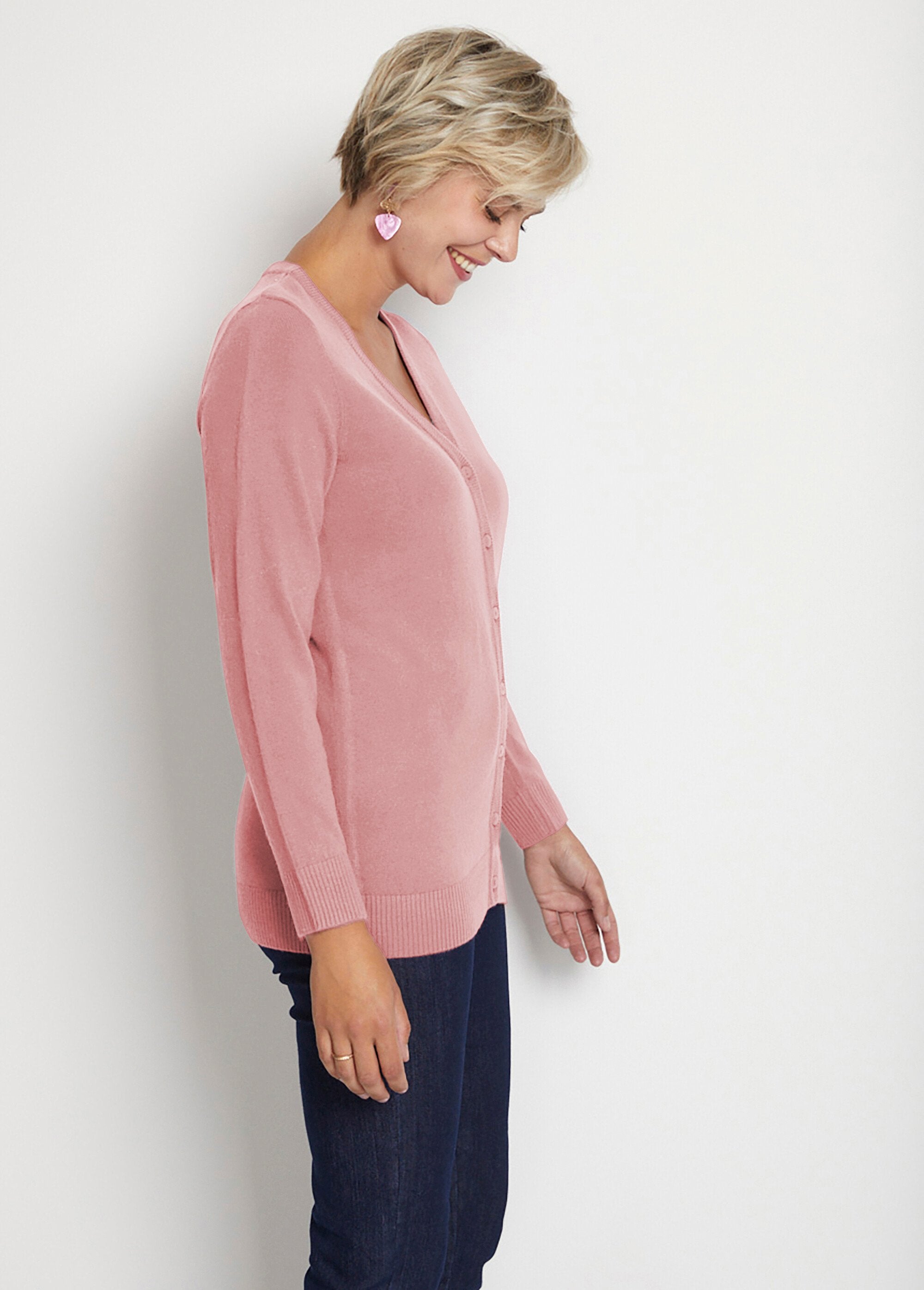 Cardigan_abbottonato_di_media_lunghezza_in_morbida_maglia_ROSA_DR1_slim