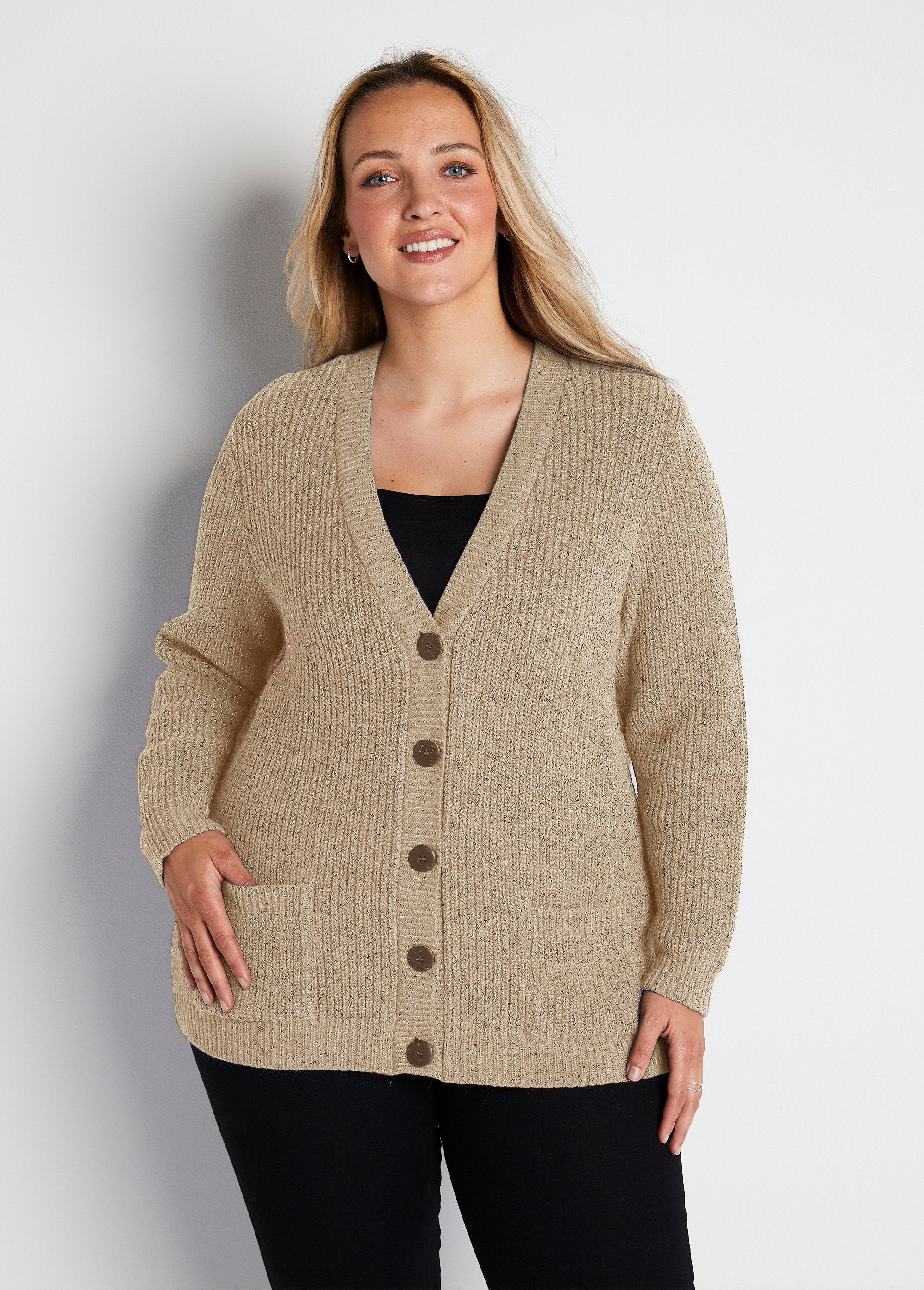 Cardigan_abbottonato_di_media_lunghezza_in_maglia_perlata_con_lana_Beige_FA1_curvy