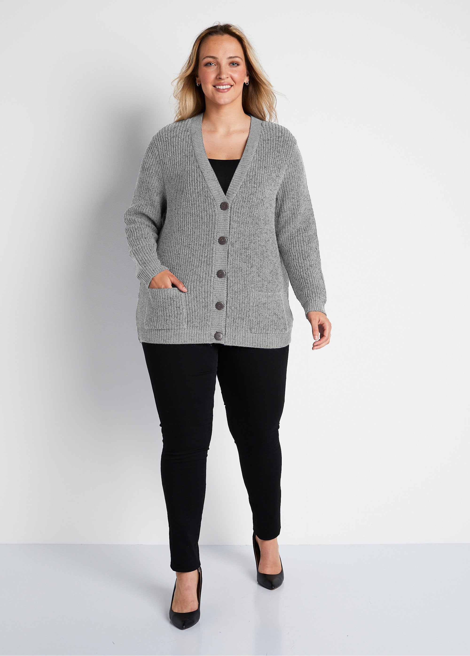 Cardigan_abbottonato_di_media_lunghezza_in_maglia_perlata_con_lana_GRIGIO_SF1_curvy