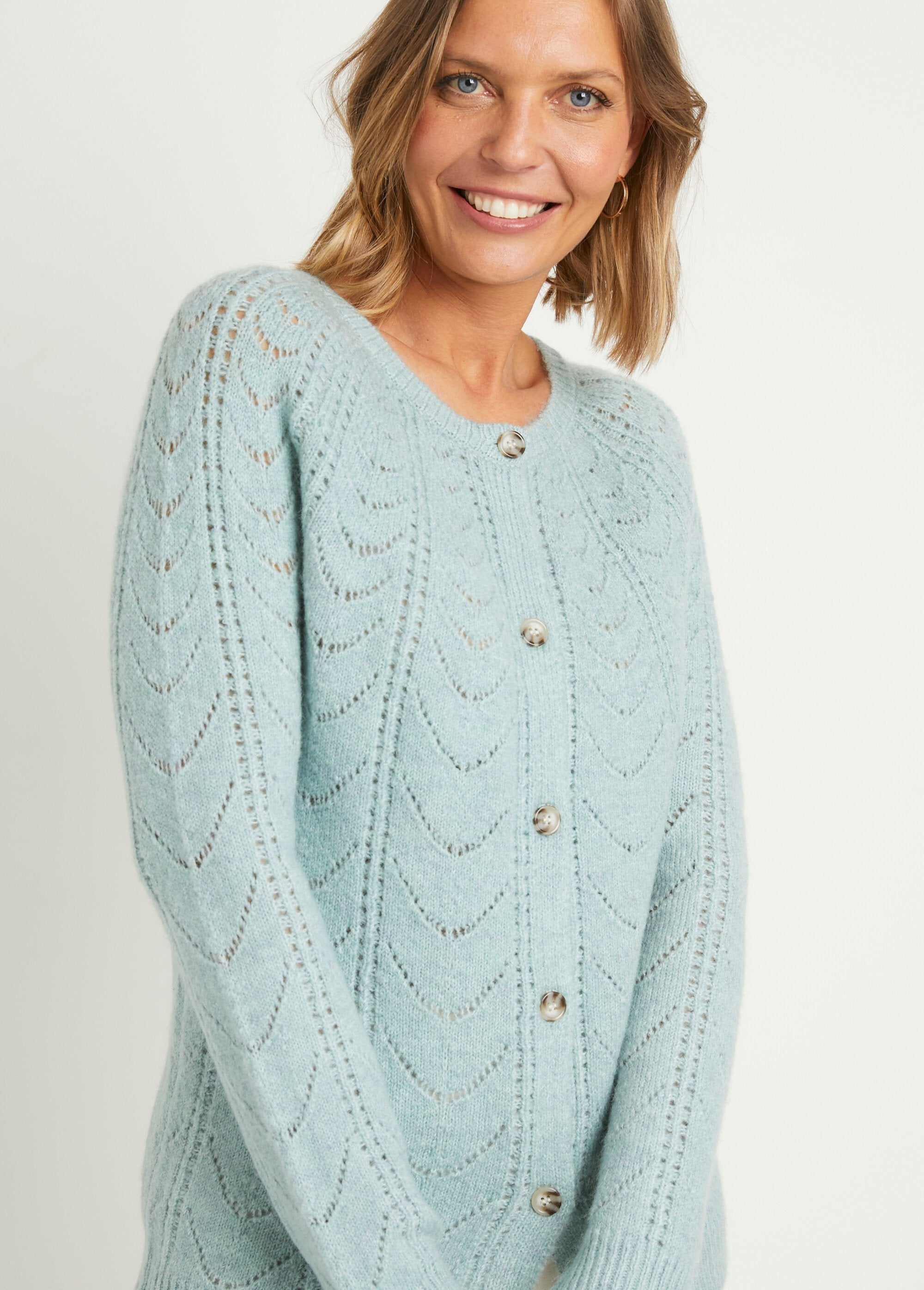 Cardigan_cardigan_traforato_erica_con_bottoni_e_scollo_tondo_Aqua_DE1_slim