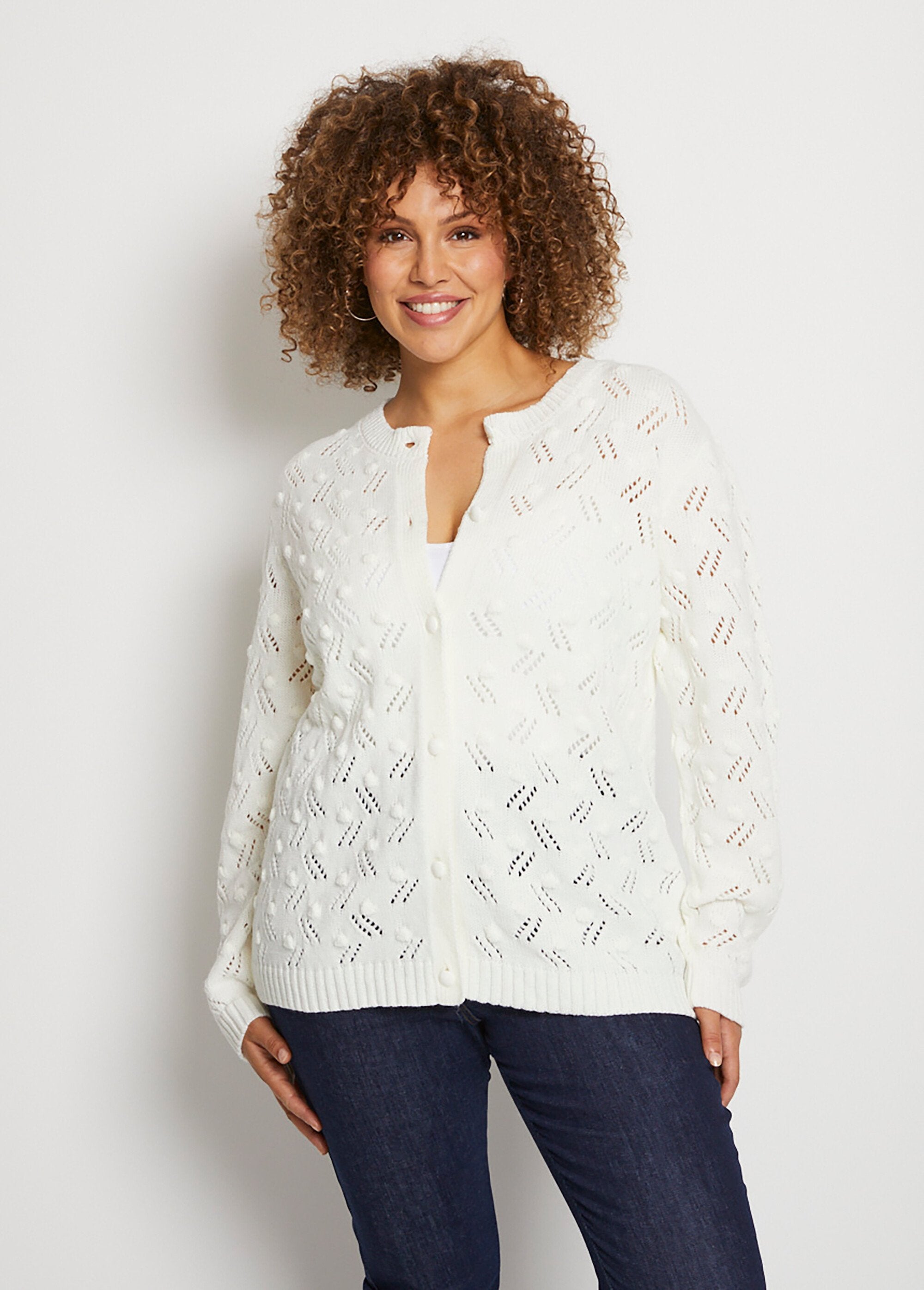 Cardigan_corto_abbottonato_in_maglia_a_palline_Ecru_FA1_curvy