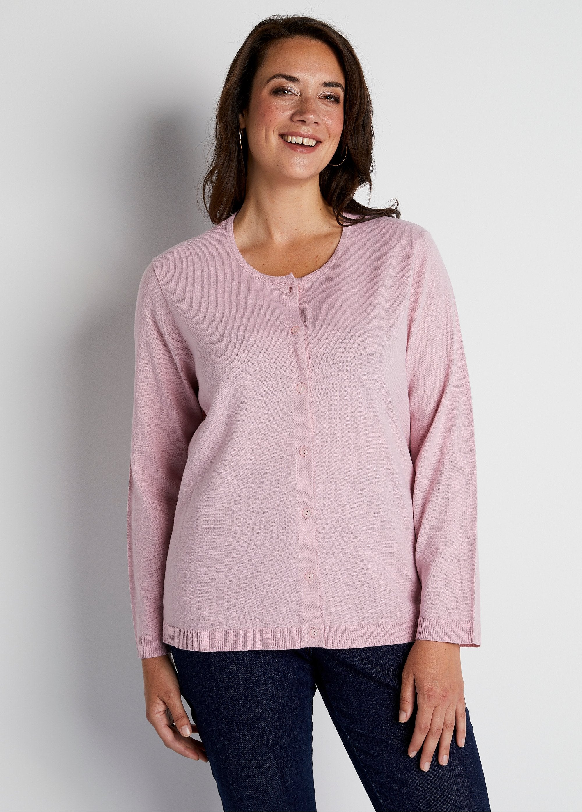 Cardigan_corto,_liscio_e_abbottonato_ROSA_FA1_curvy