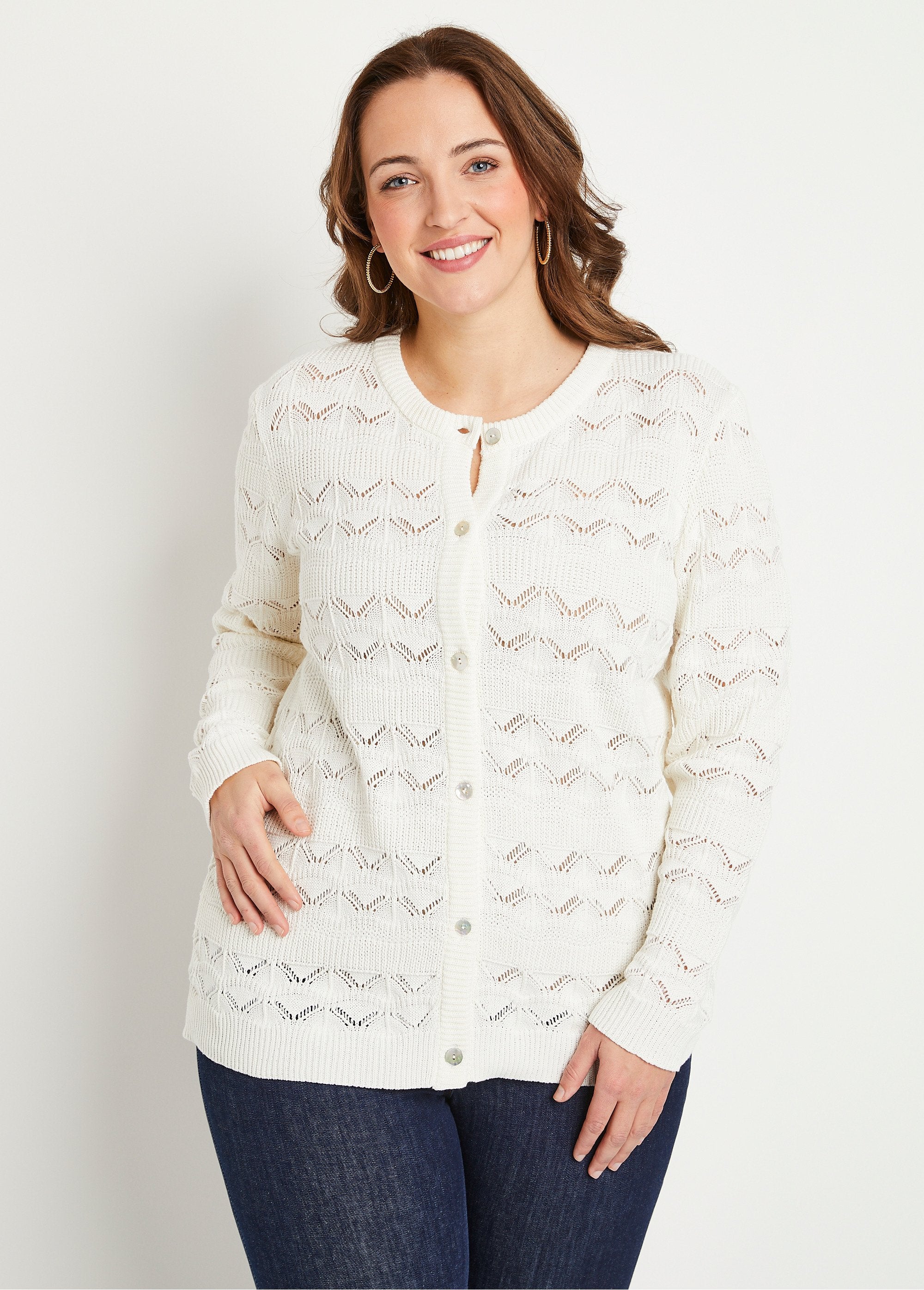 Cardigan_corto_con_chiusura_a_bottoni_traforati_Ecru_FA1_curvy