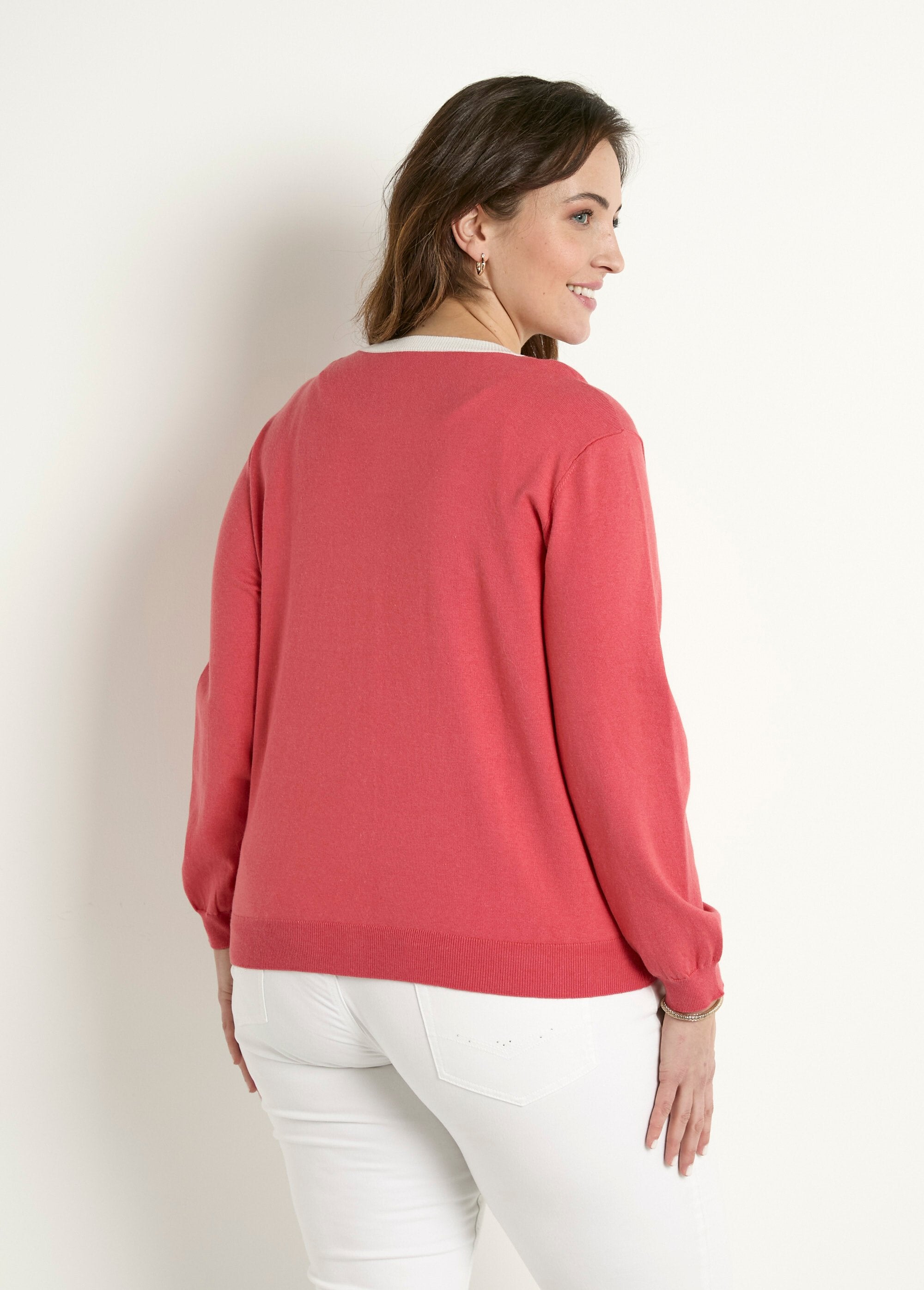 Gilet_cardigan_doux_col_rond_boutonné_Coquelicot_DO1_curvy