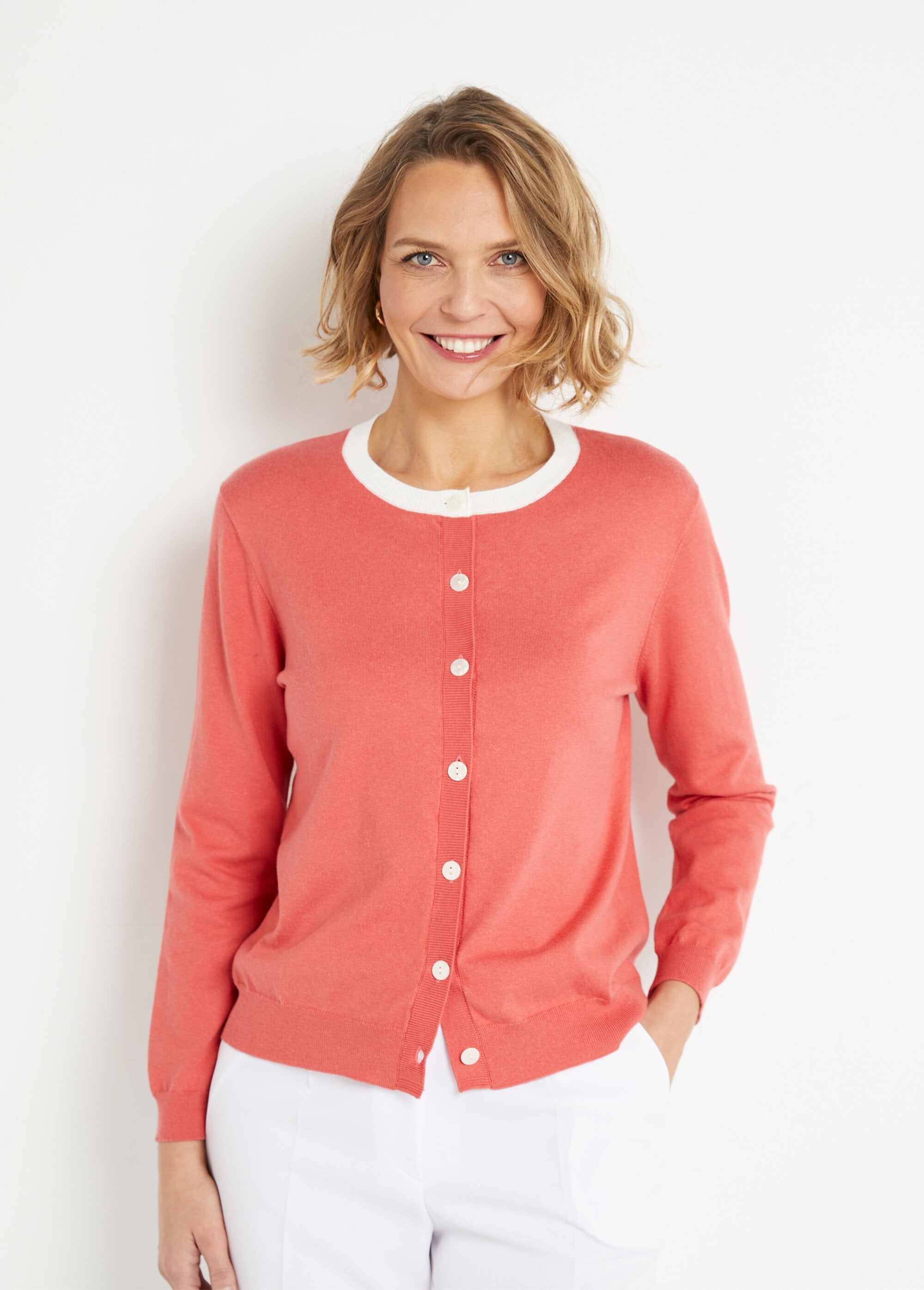 Gilet_cardigan_doux_col_rond_boutonné_Coquelicot_FA1_slim