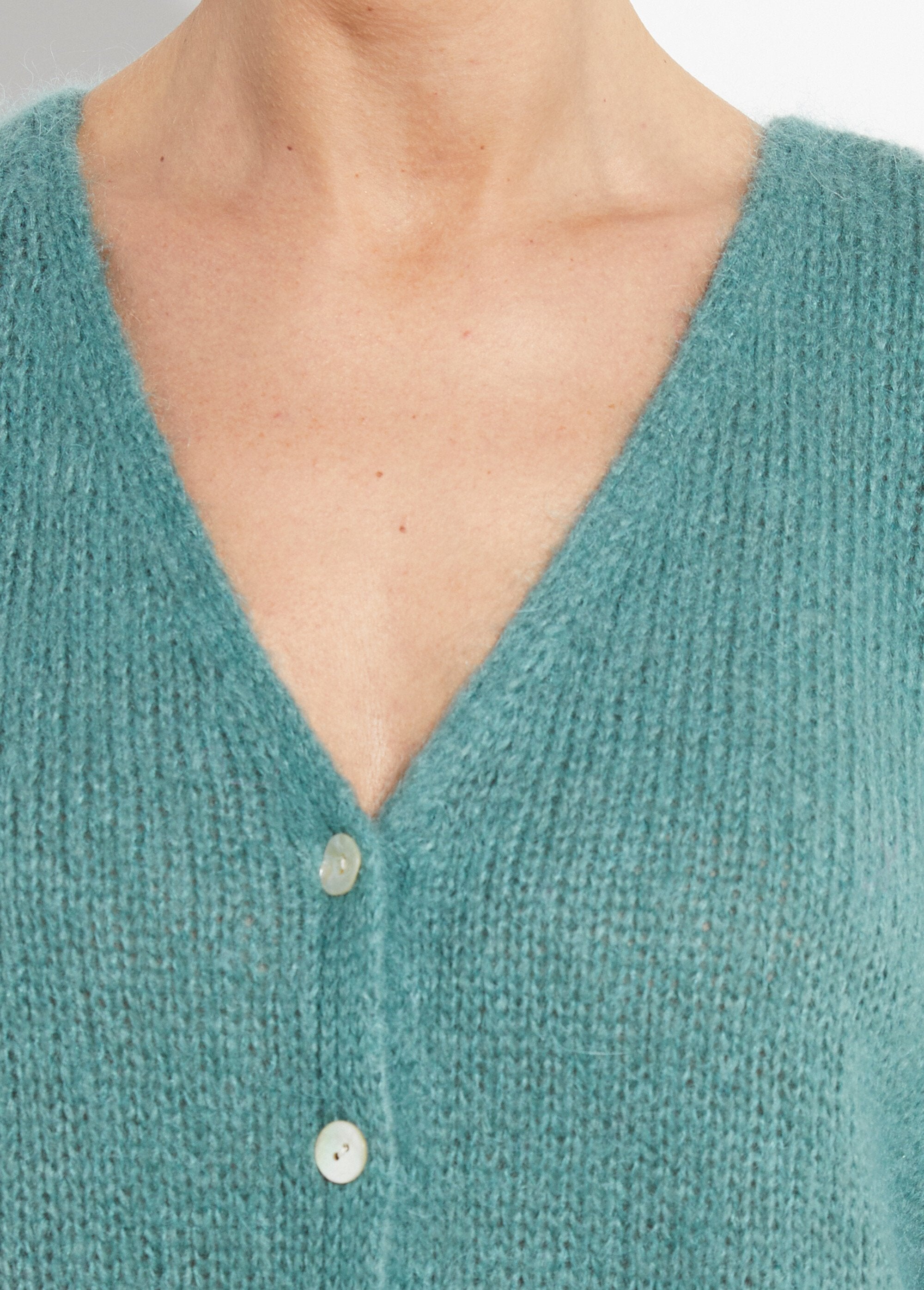 Caldo_cardigan_in_mohair_con_scollo_a_V_Vert_amande_DE1_slim