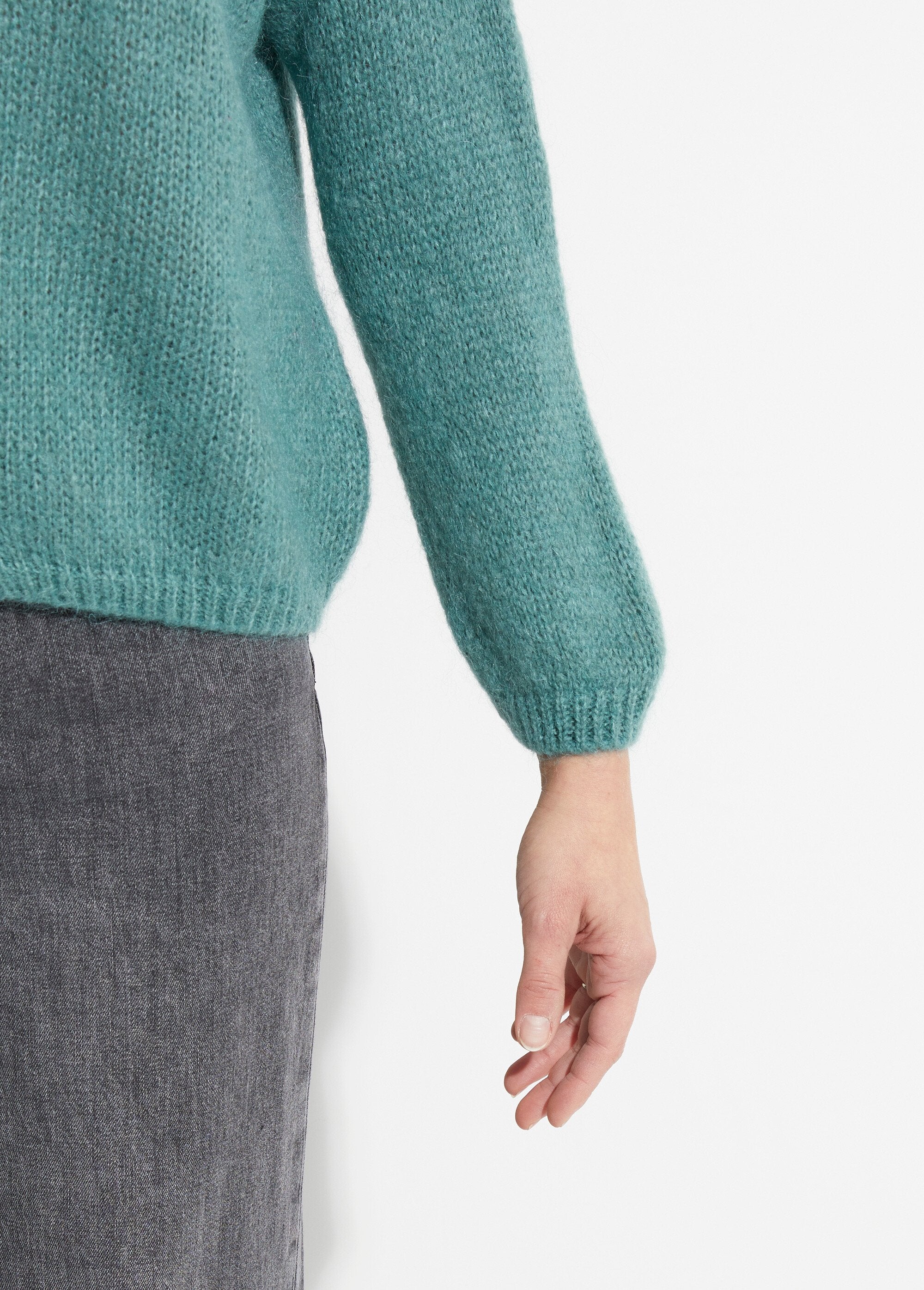 Caldo_cardigan_in_mohair_con_scollo_a_V_Vert_amande_DE2_slim
