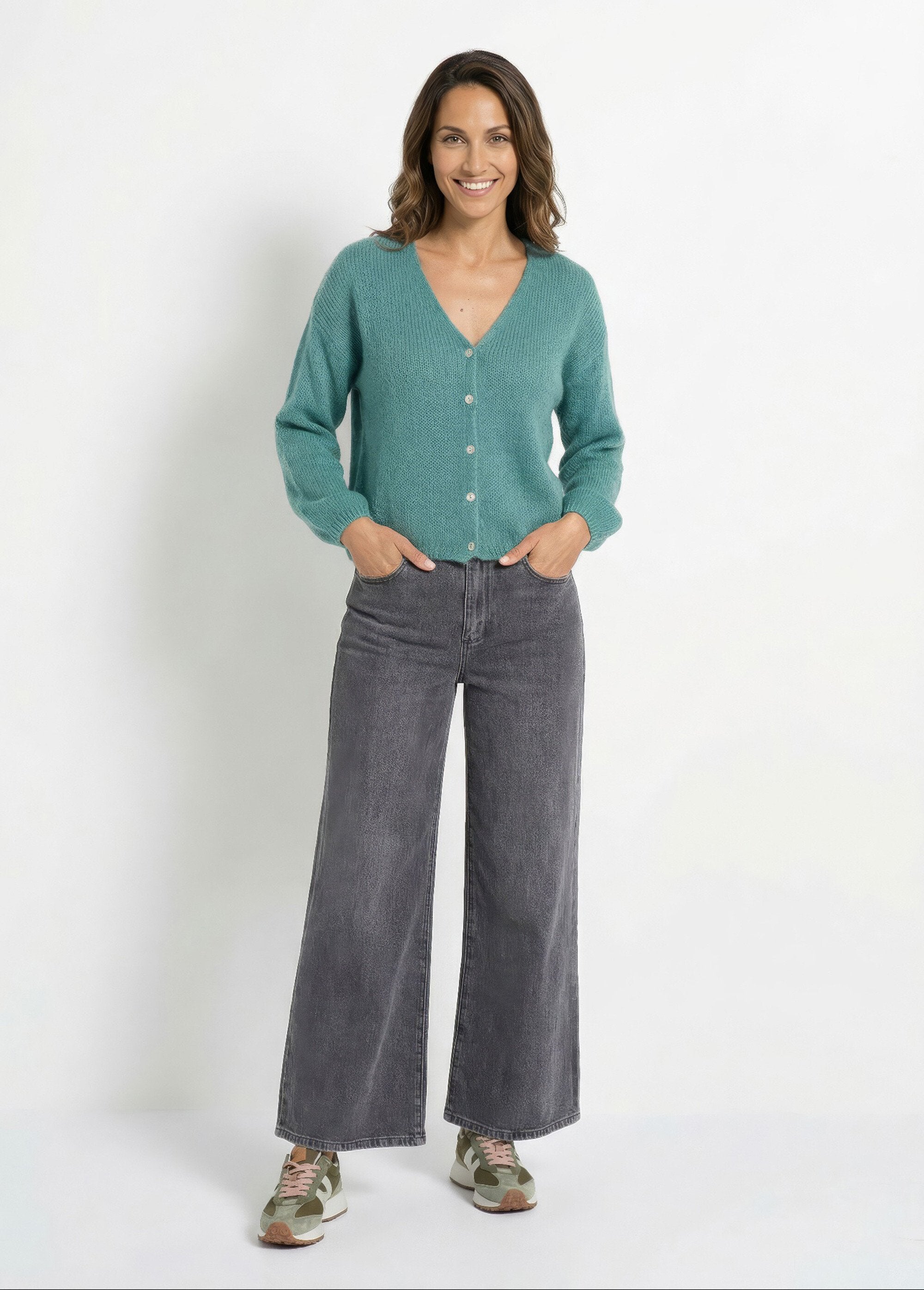 Caldo_cardigan_in_mohair_con_scollo_a_V_Vert_amande_SF1_slim