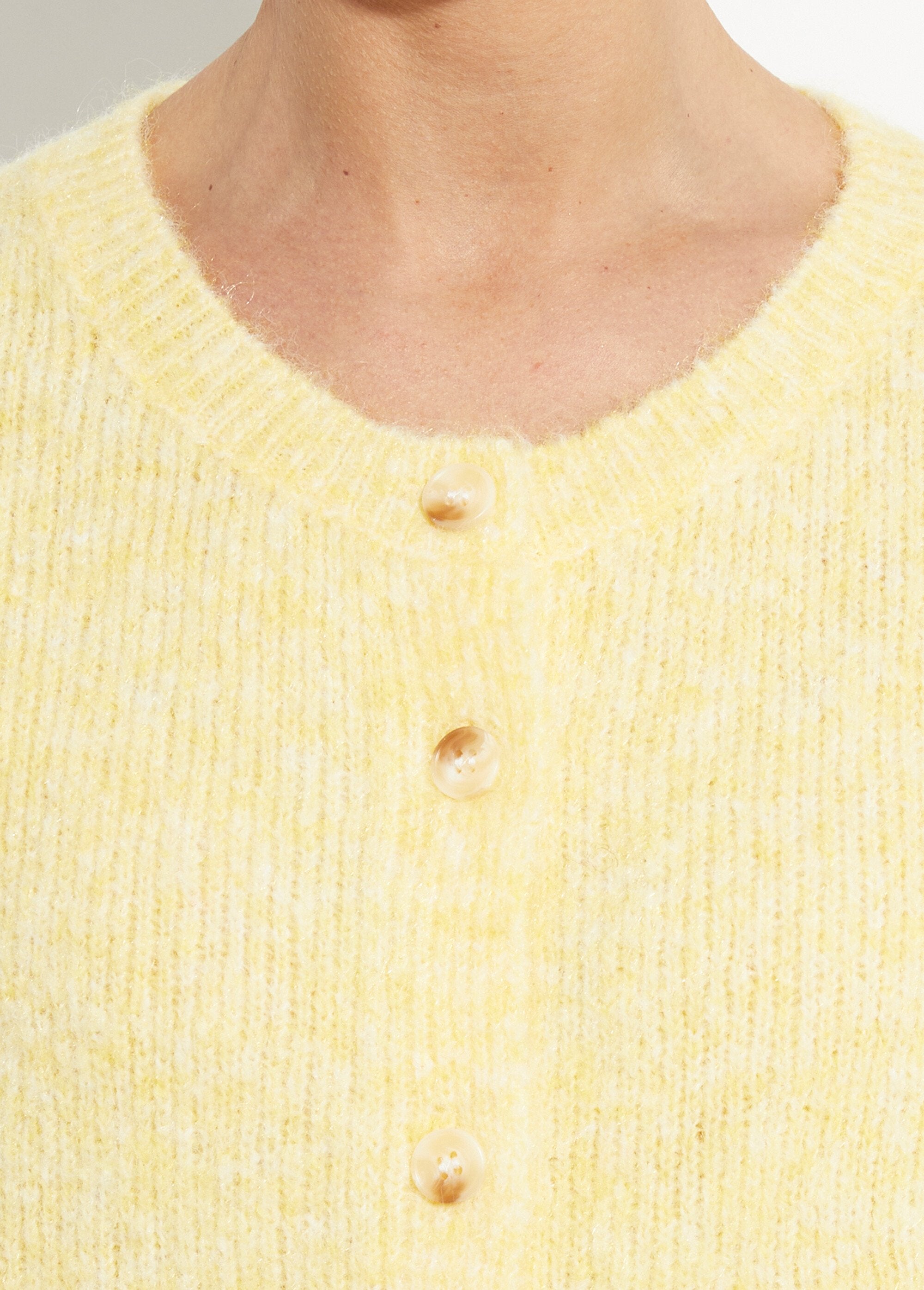Cardigan_a_maglia_con_scollo_rotondo_in_lana_Jaune_DE1_slim