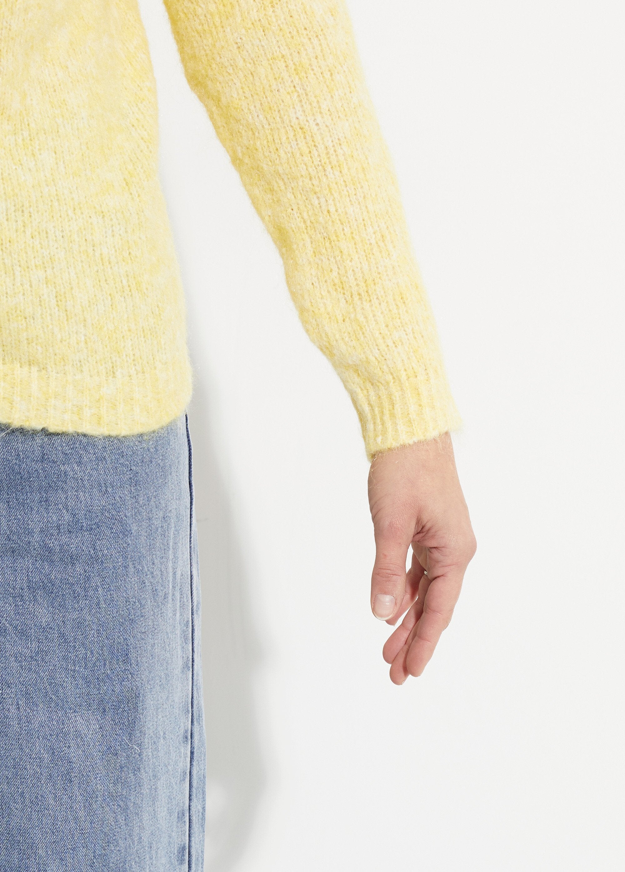 Cardigan_a_maglia_con_scollo_rotondo_in_lana_Jaune_DE2_slim
