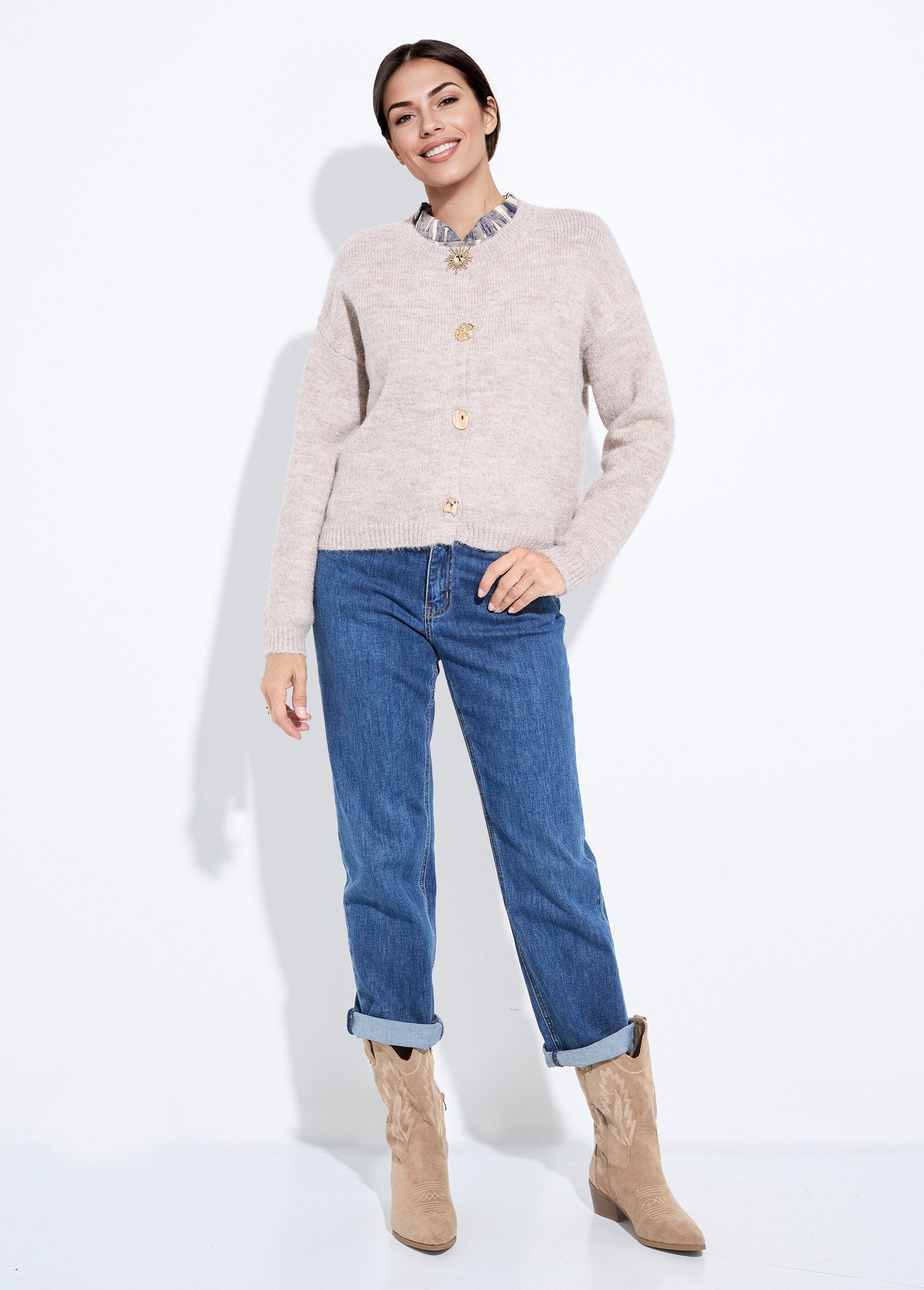 Cardigan_in_lana_con_scollo_rotondo_e_bottoni_gioiello_in_metallo_Beige_SF1_slim