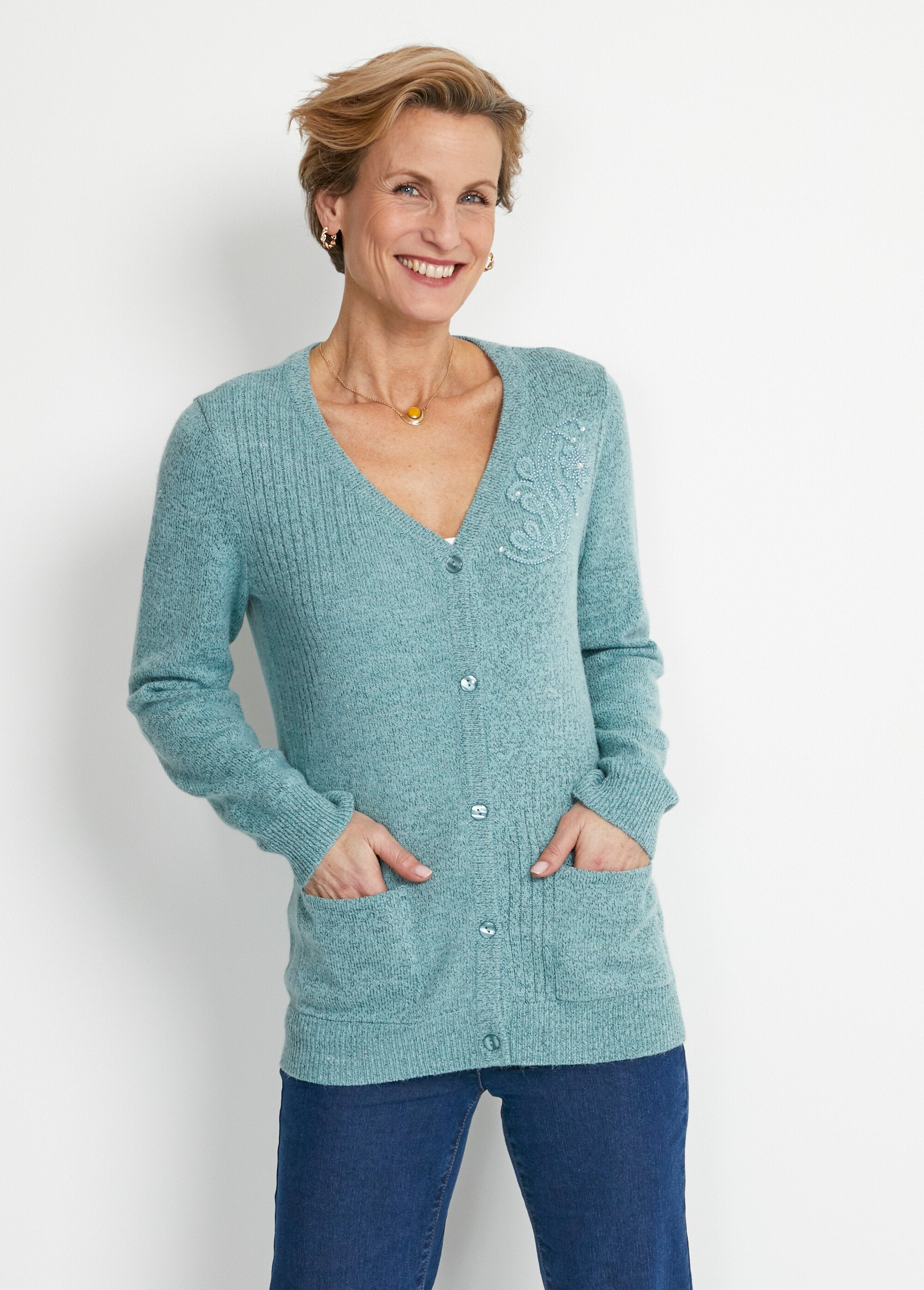 Cardigan_ricamato_con_strass_e_abbottonato_con_scollo_a_V_VERDE_FA1_slim