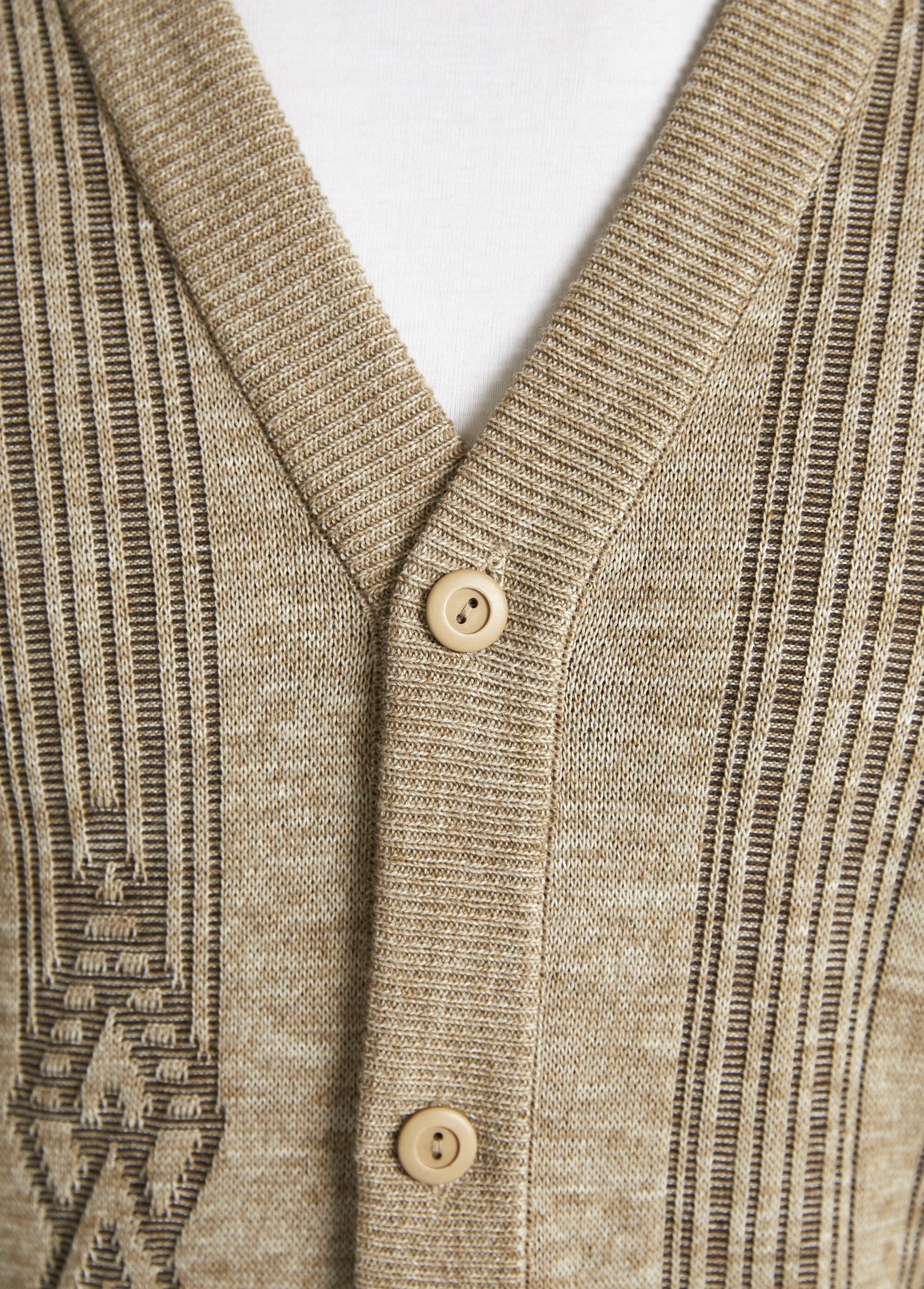 Cardigan_in_lana_a_maniche_lunghe_con_scollo_a_V_e_bottoni_Chine_beige_DE2_slim