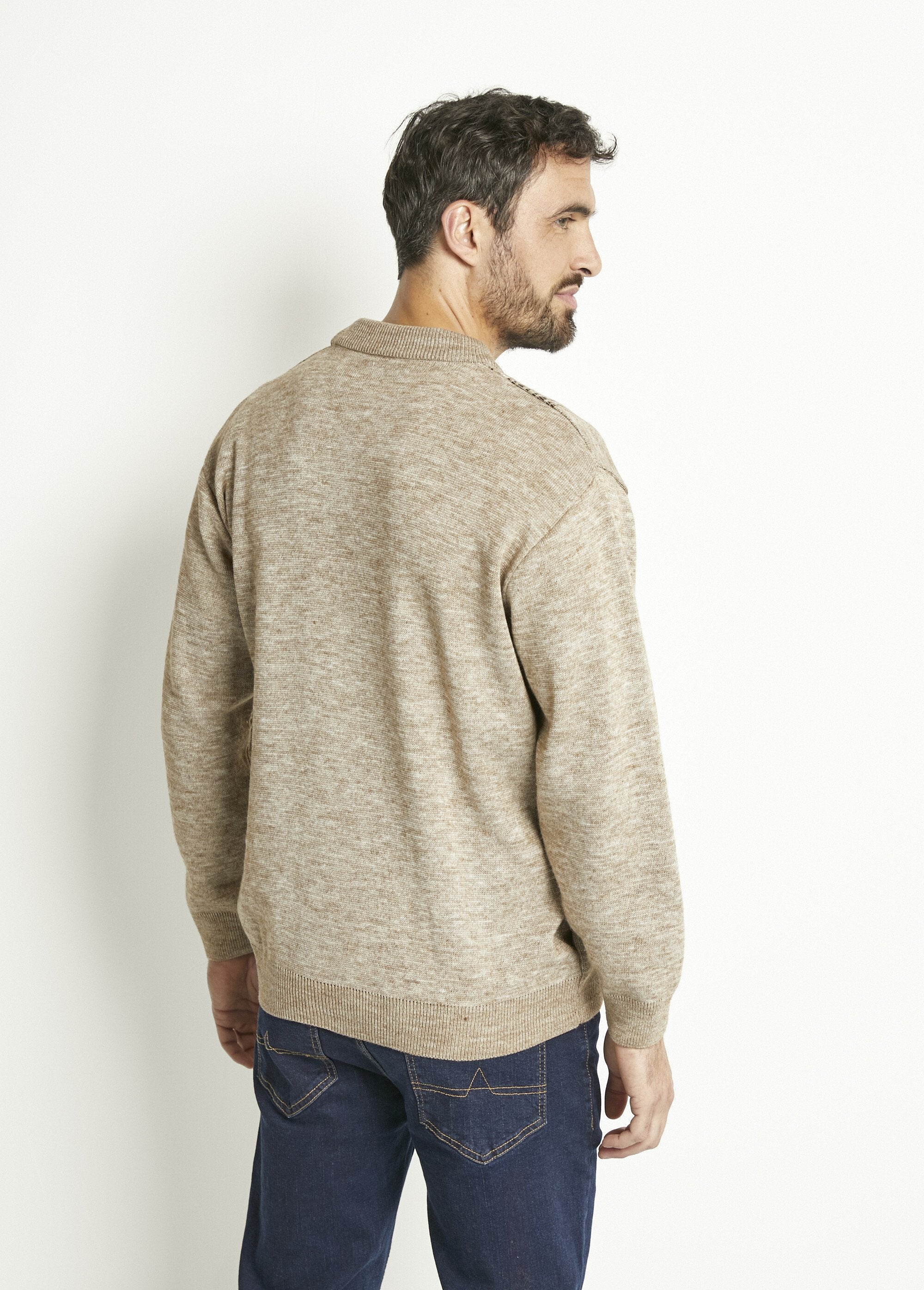 Cardigan_in_lana_a_maniche_lunghe_con_scollo_a_V_e_bottoni_Chine_beige_DO1_slim