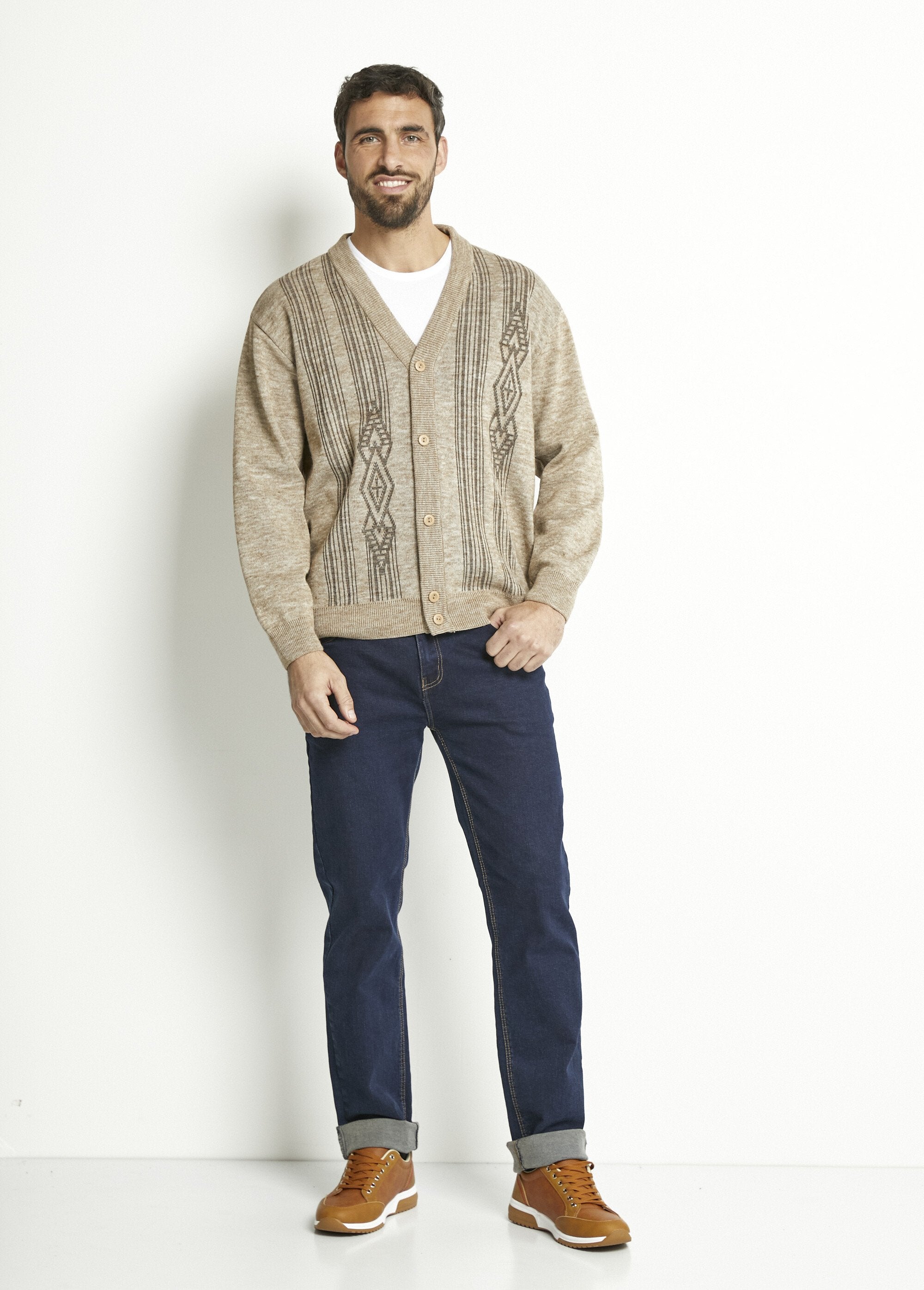 Cardigan_in_lana_a_maniche_lunghe_con_scollo_a_V_e_bottoni_Chine_beige_SF1_slim