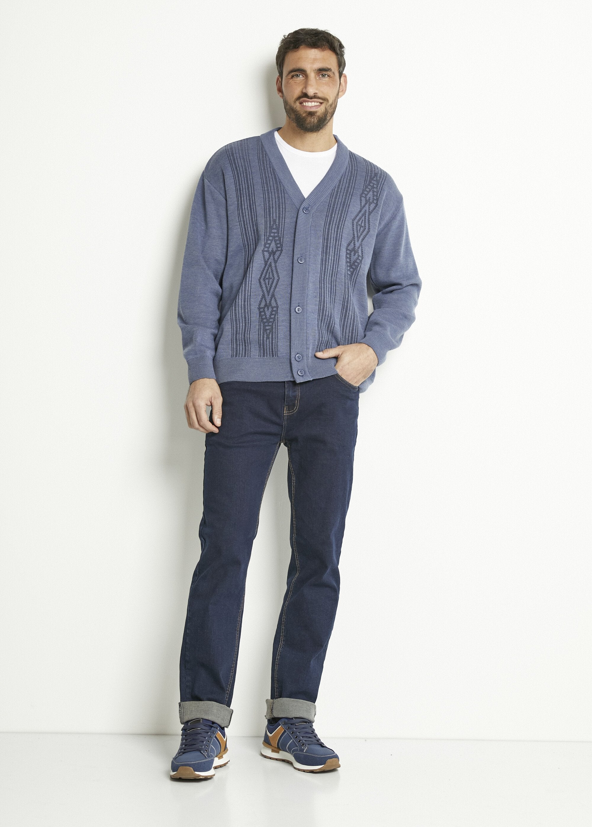 Cardigan_in_lana_a_maniche_lunghe_con_scollo_a_V_e_bottoni_Chine_bleu_SF1_slim