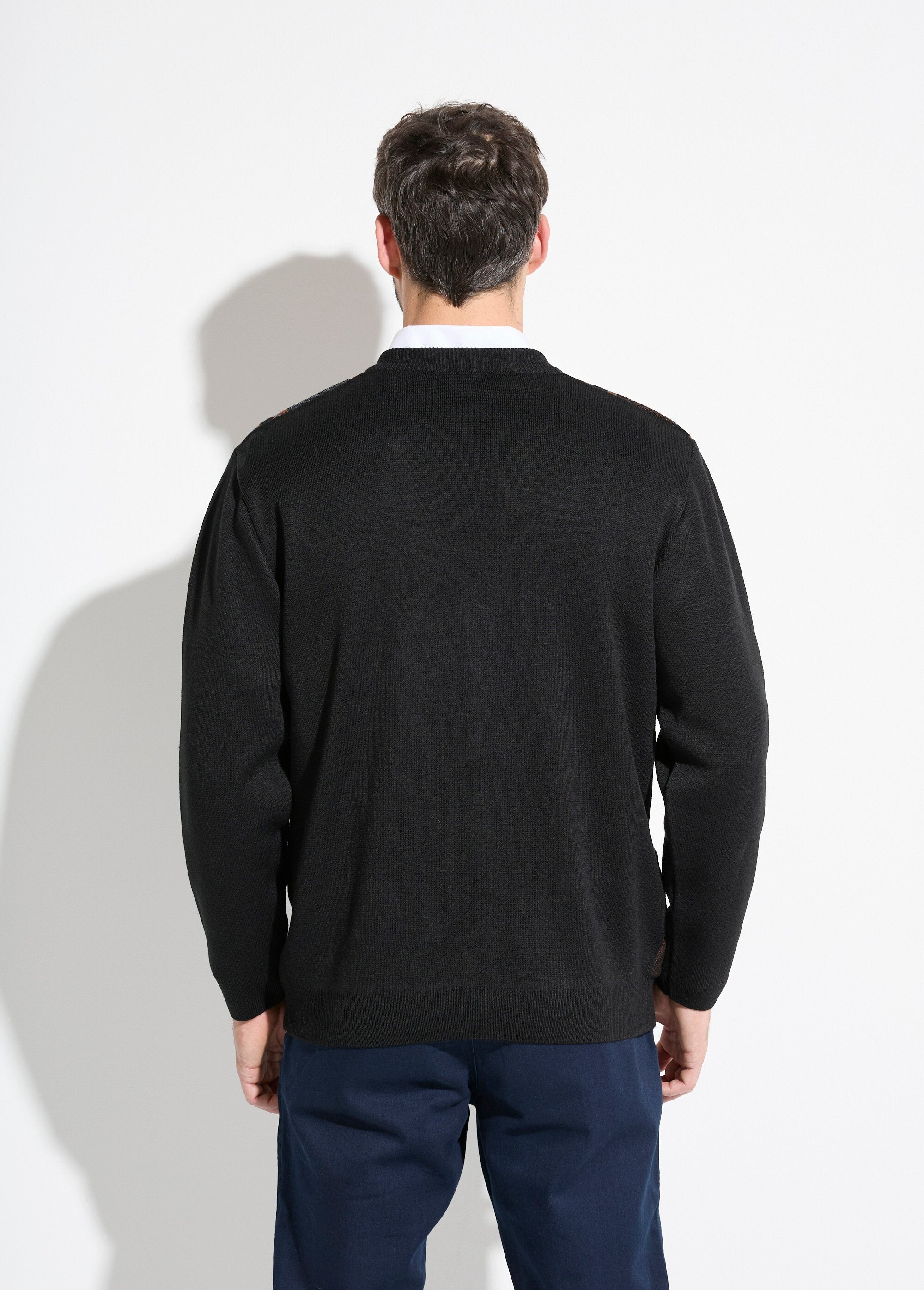 Cardigan_con_scollo_a_V_in_lana_jacquard_a_righe_e_bottoni_Noir_DO1_slim