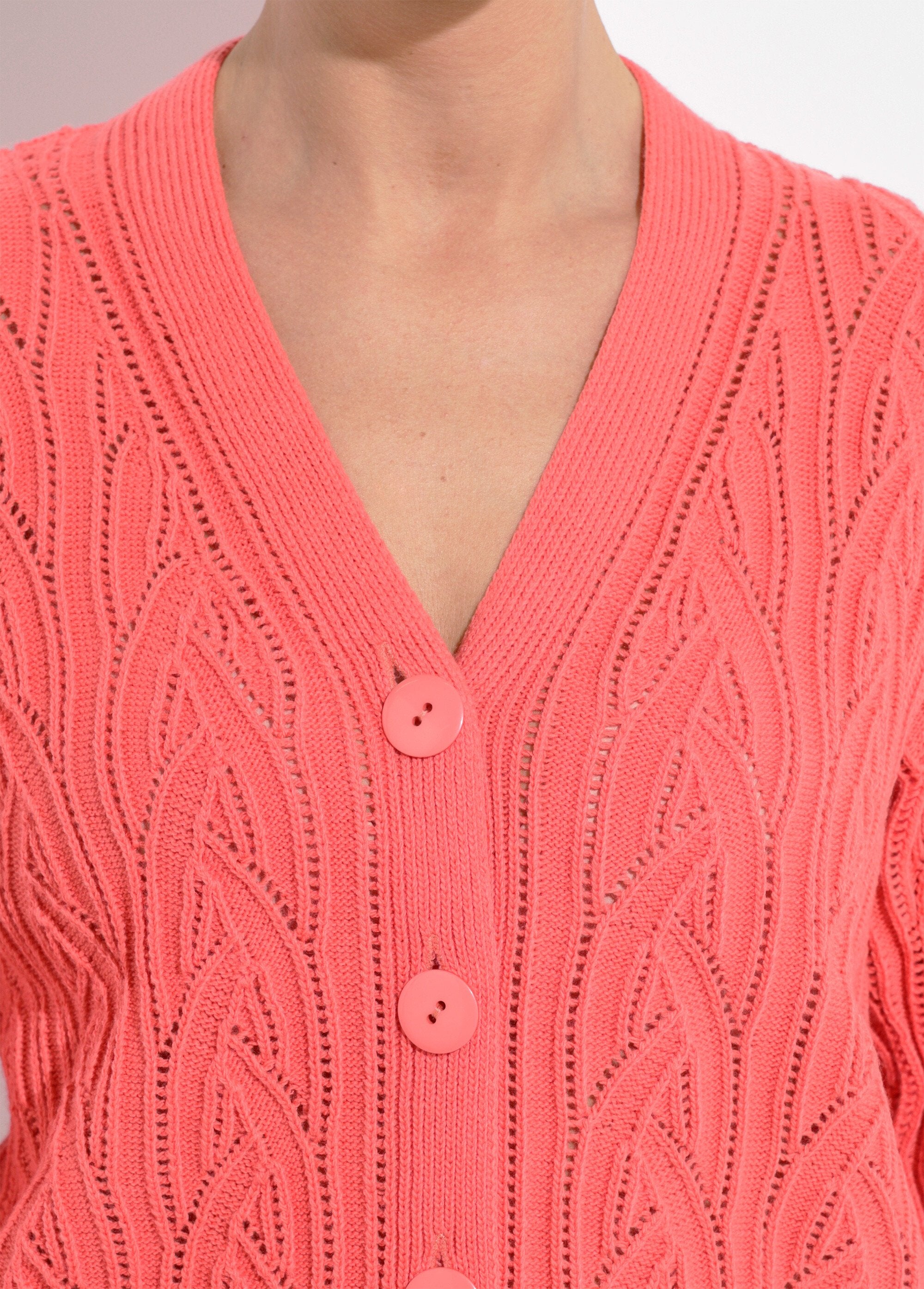 Cardigan_corto_traforato_con_bottoni_Corail_DE1_slim