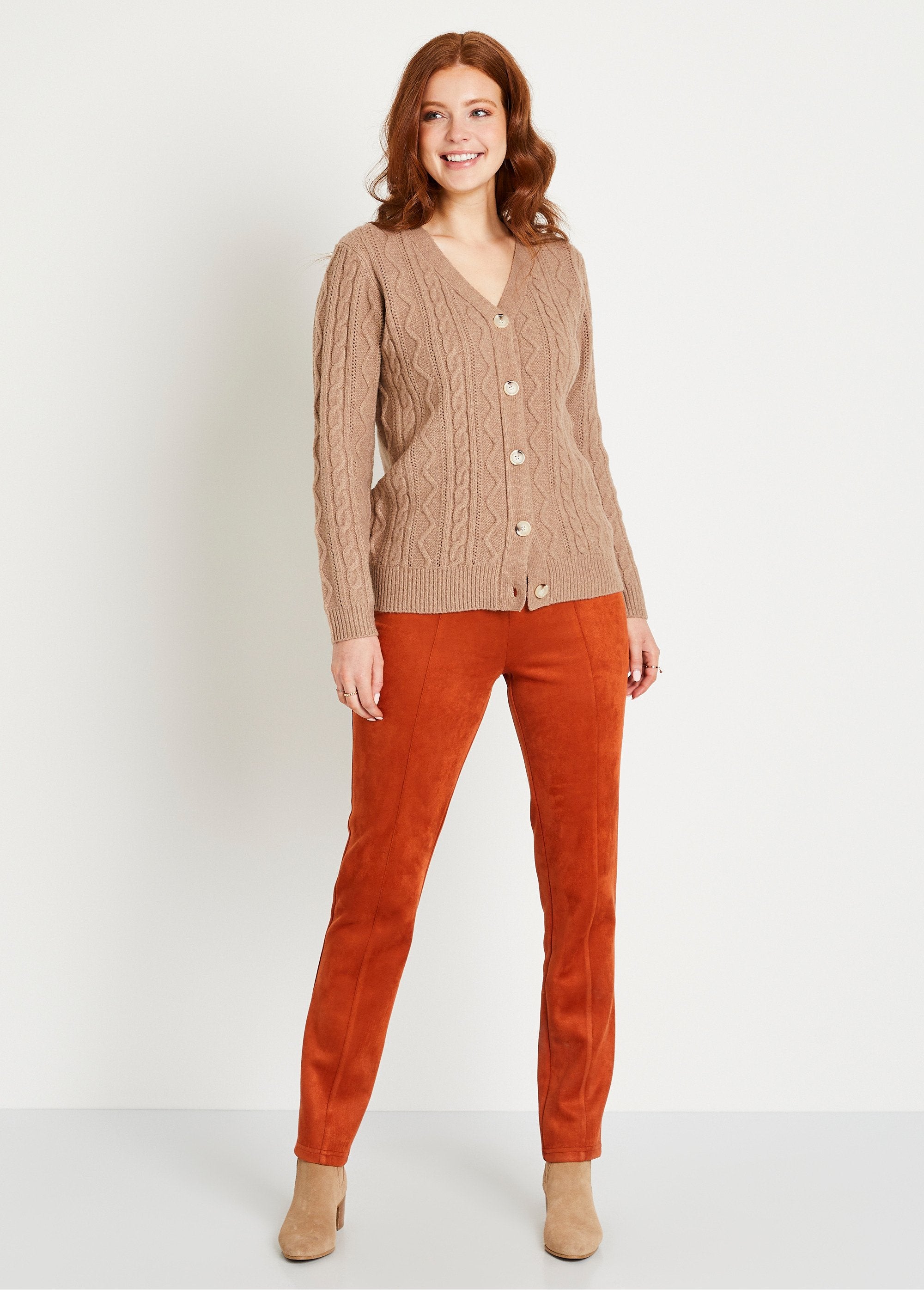 Cardigan_corto_in_maglia_a_trecce_con_scollo_a_V_e_bottoni_Taupe_SF1_slim