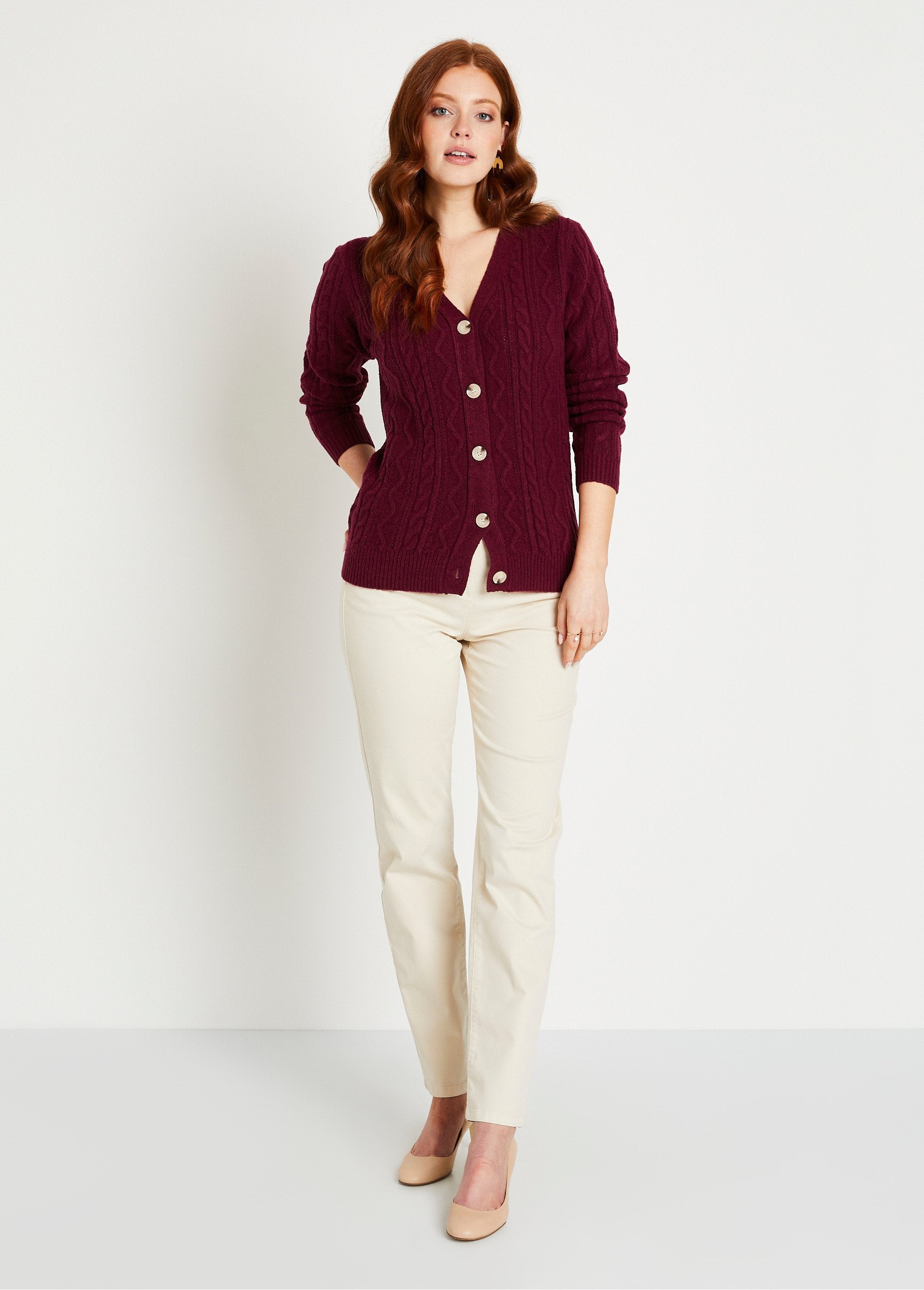 Cardigan_corto_con_abbottonatura_e_scollo_a_V_in_maglia_a_cavi_Prune_SF1_slim