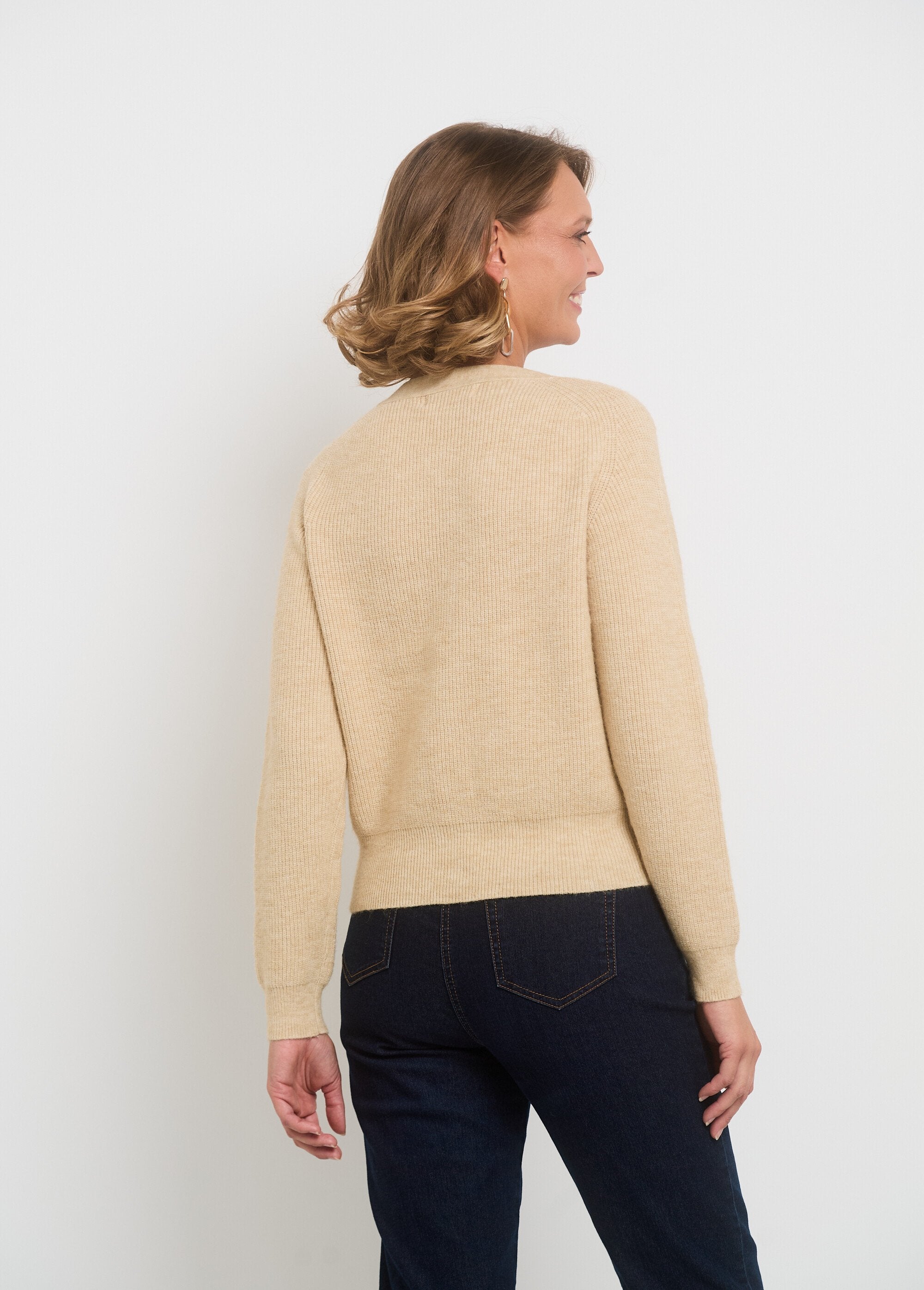 Cardigan_corto_con_scollo_a_V_e_bottoni_a_contrasto_Beige_DO1_slim