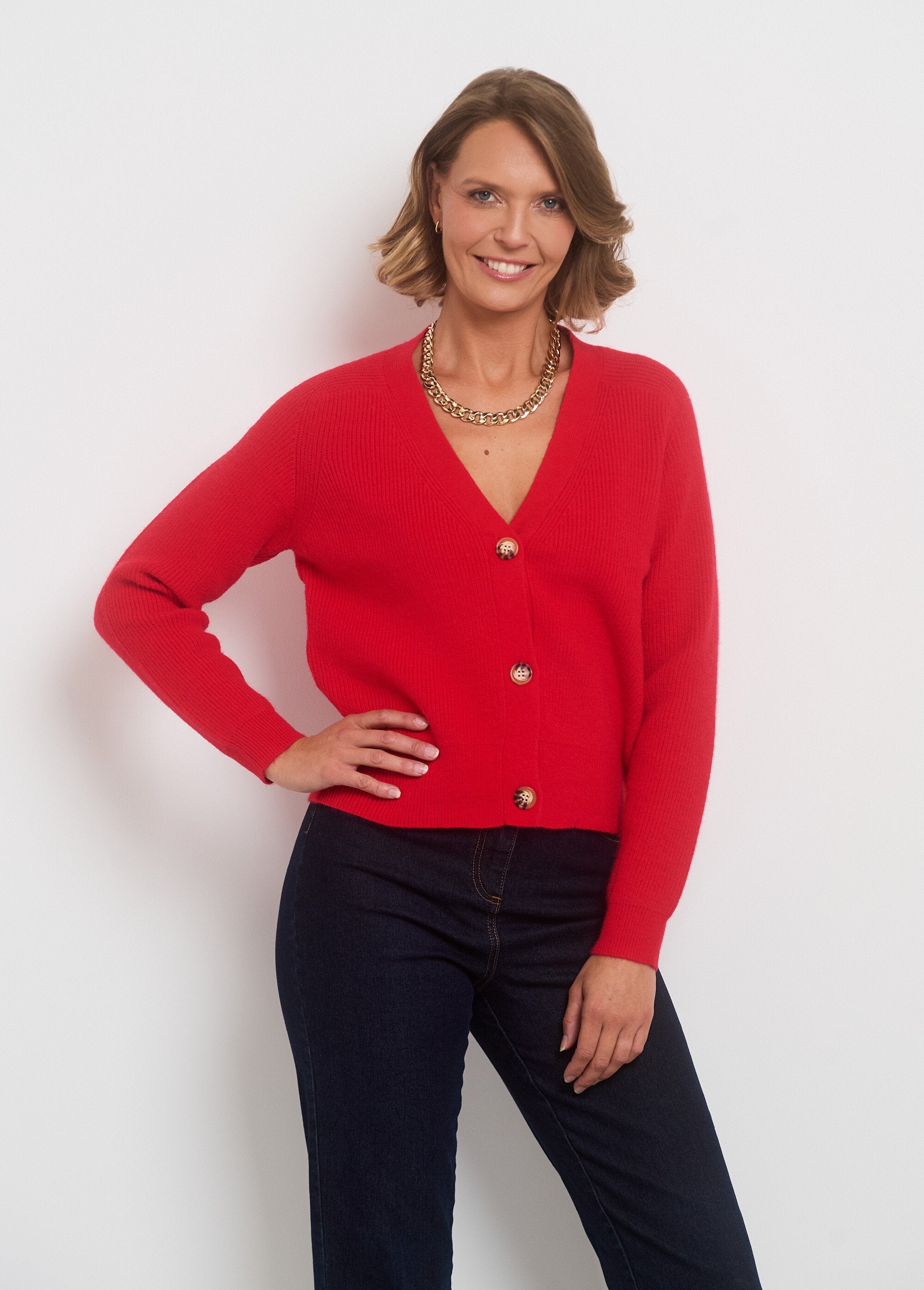 Cardigan_corto_con_scollo_a_V_e_bottoni_a_contrasto_Rouge_FA1_slim