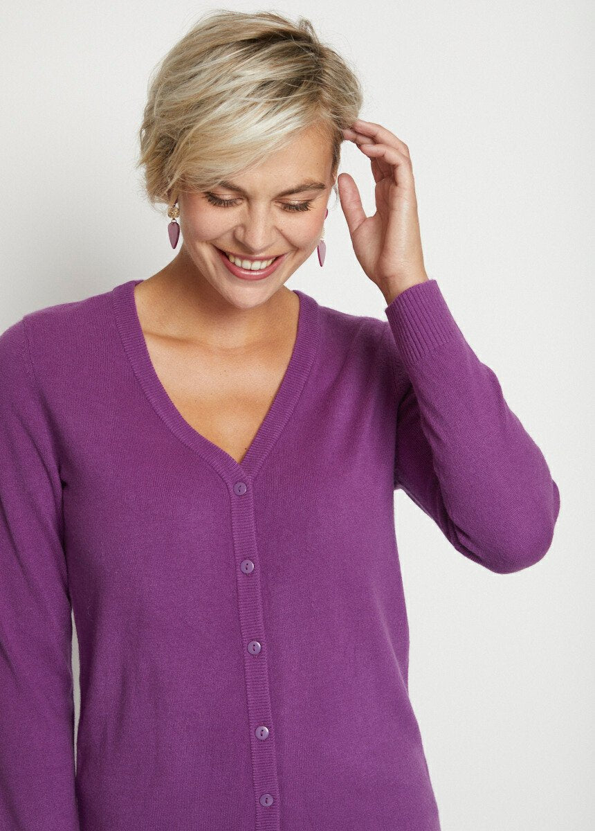 Cardigan_abbottonato_di_media_lunghezza_in_morbida_maglia_VIOLA_DE1_slim