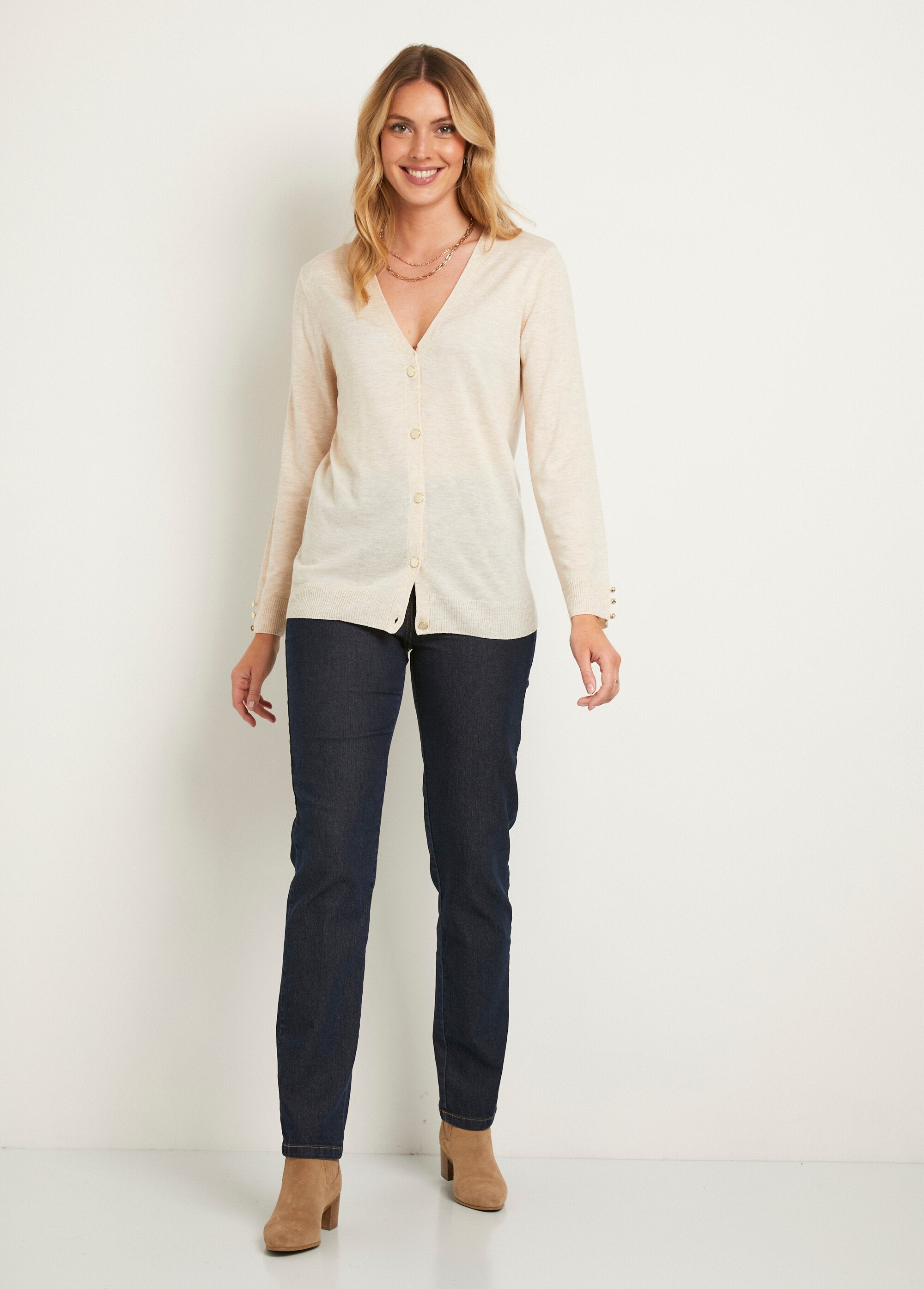 Cardigan_in_jersey_tinta_unita,_slim,_con_scollo_a_V_e_abbottonatura,_in_lana_merino_Ficelle_SF1_slim