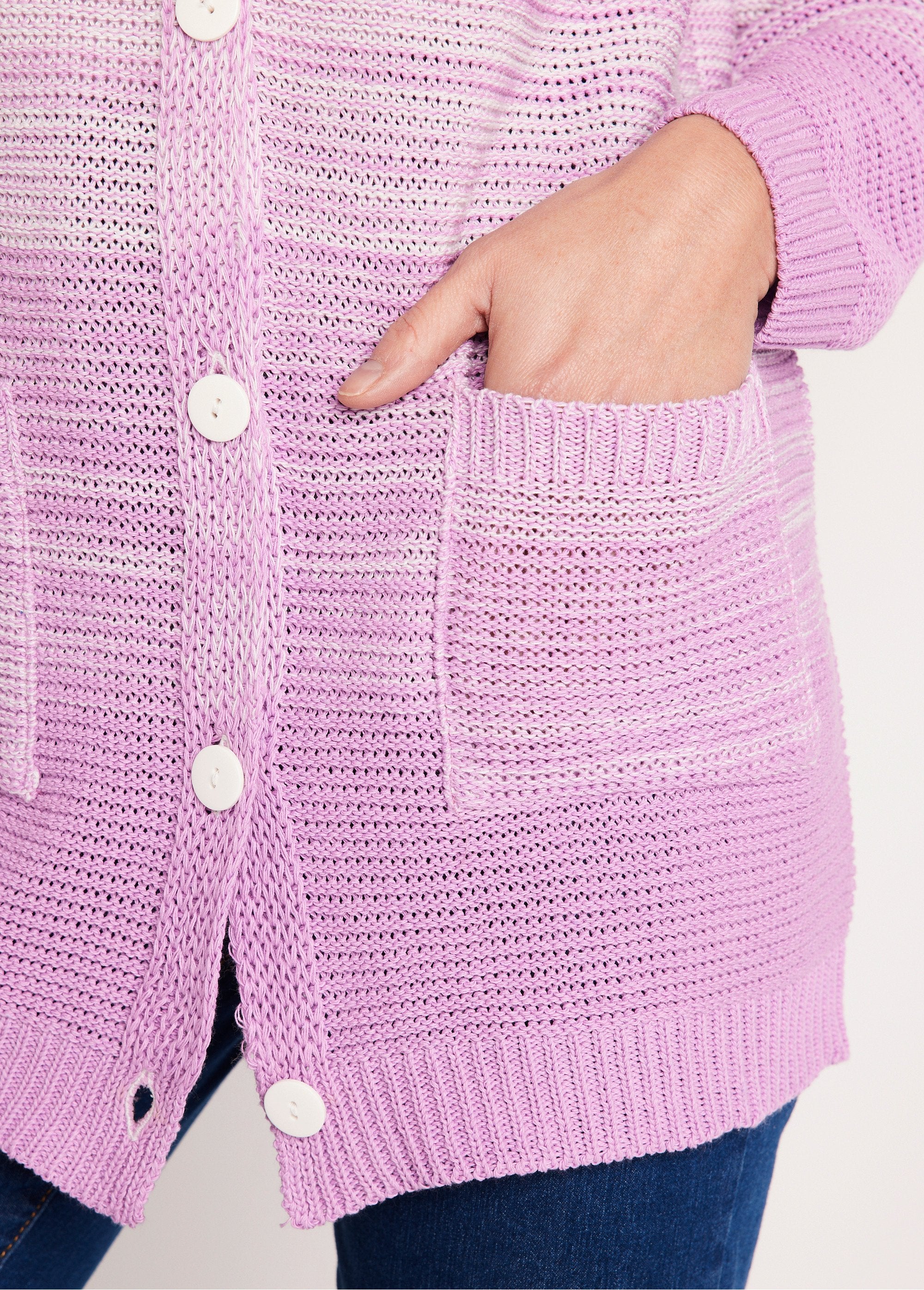 Cardigan_lungo_in_cotone_con_scollo_a_V_e_bottoni_Bianco_e_viola_DE2_slim