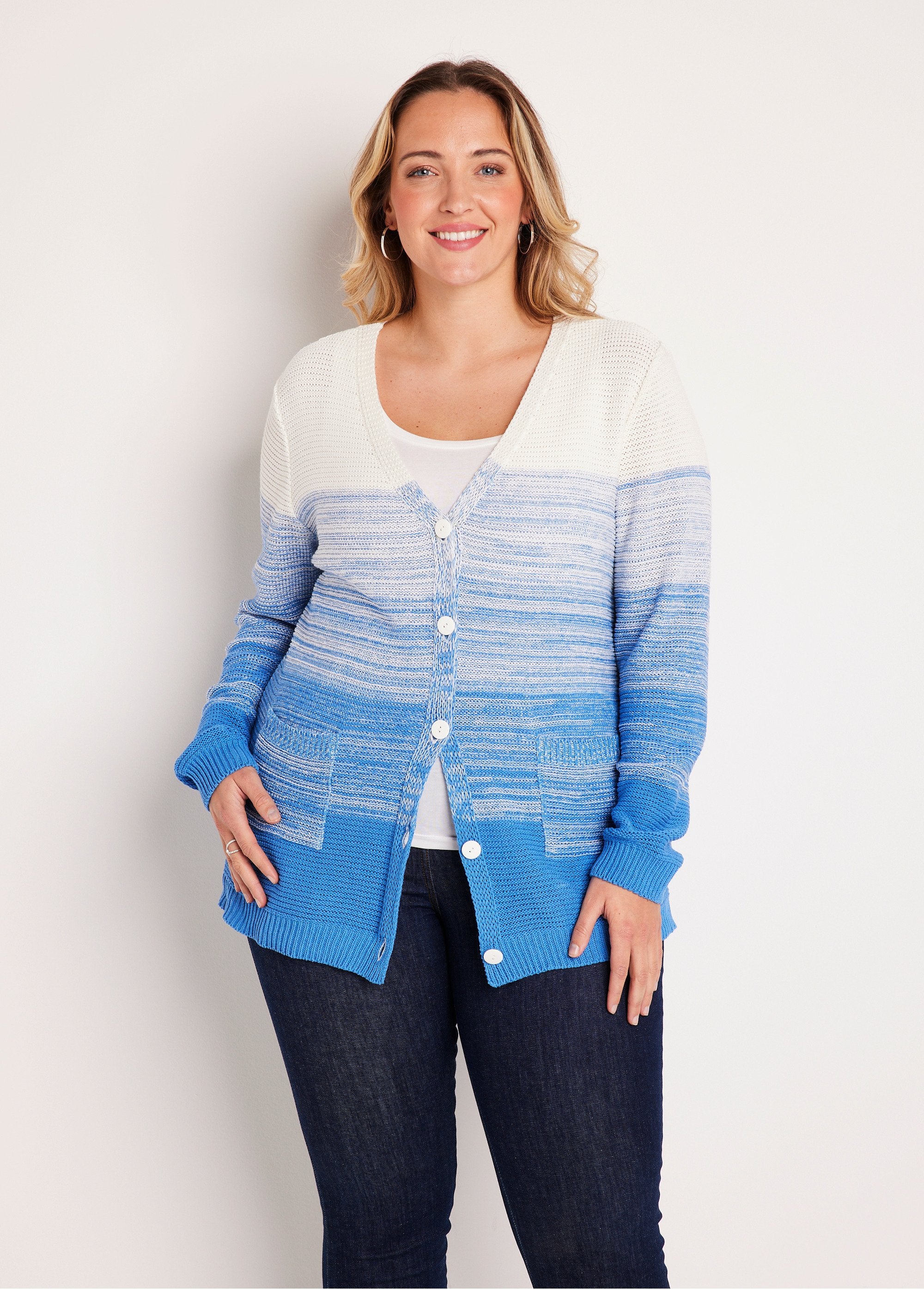 Cardigan_lungo_in_cotone_con_scollo_a_V_e_bottoni_Bianco_e_blu_FA1_curvy