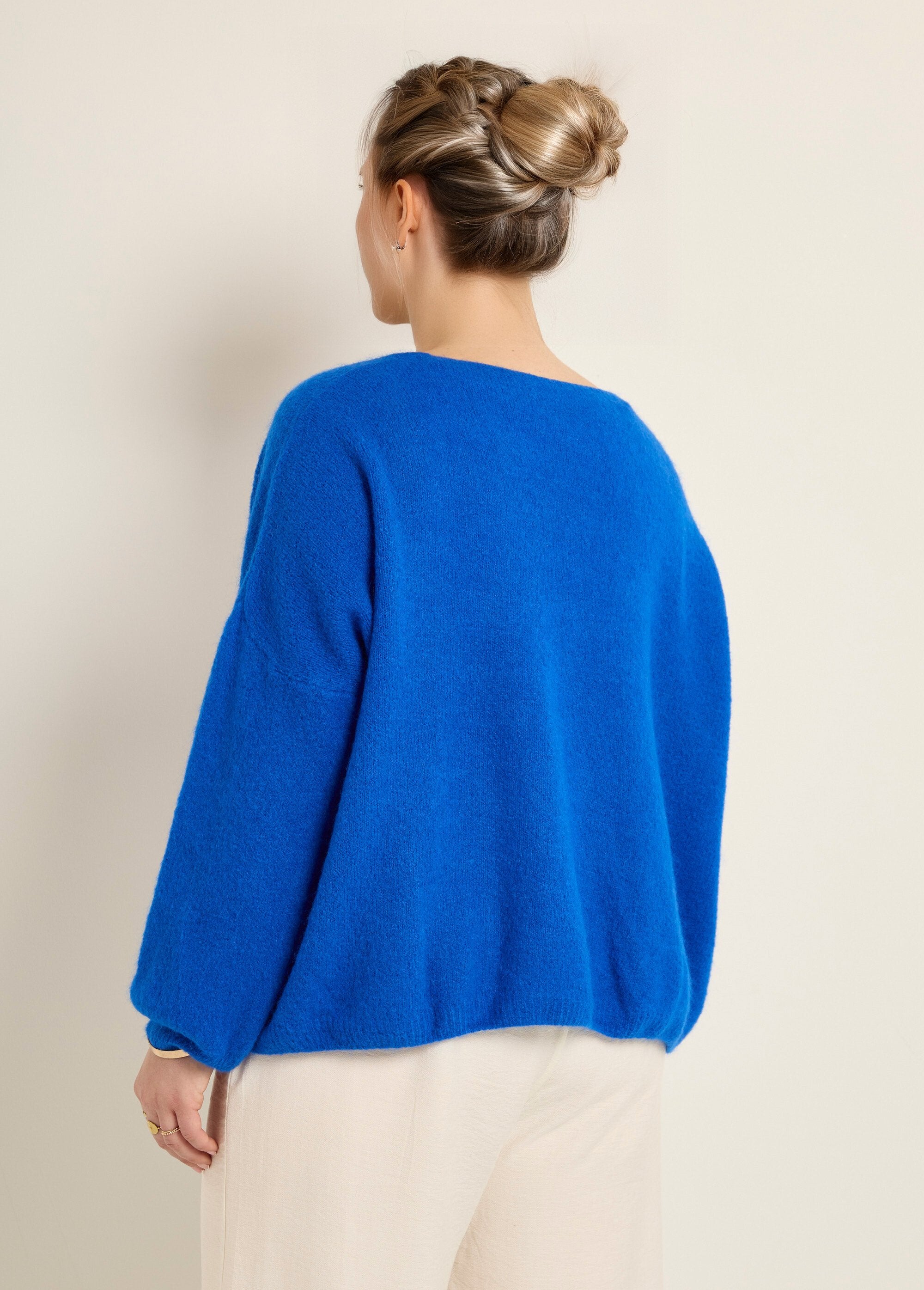 Cardigan_lavorato_a_maglia_con_alpaca,_scollo_a_V_Bleu_dur_DO1_curvy