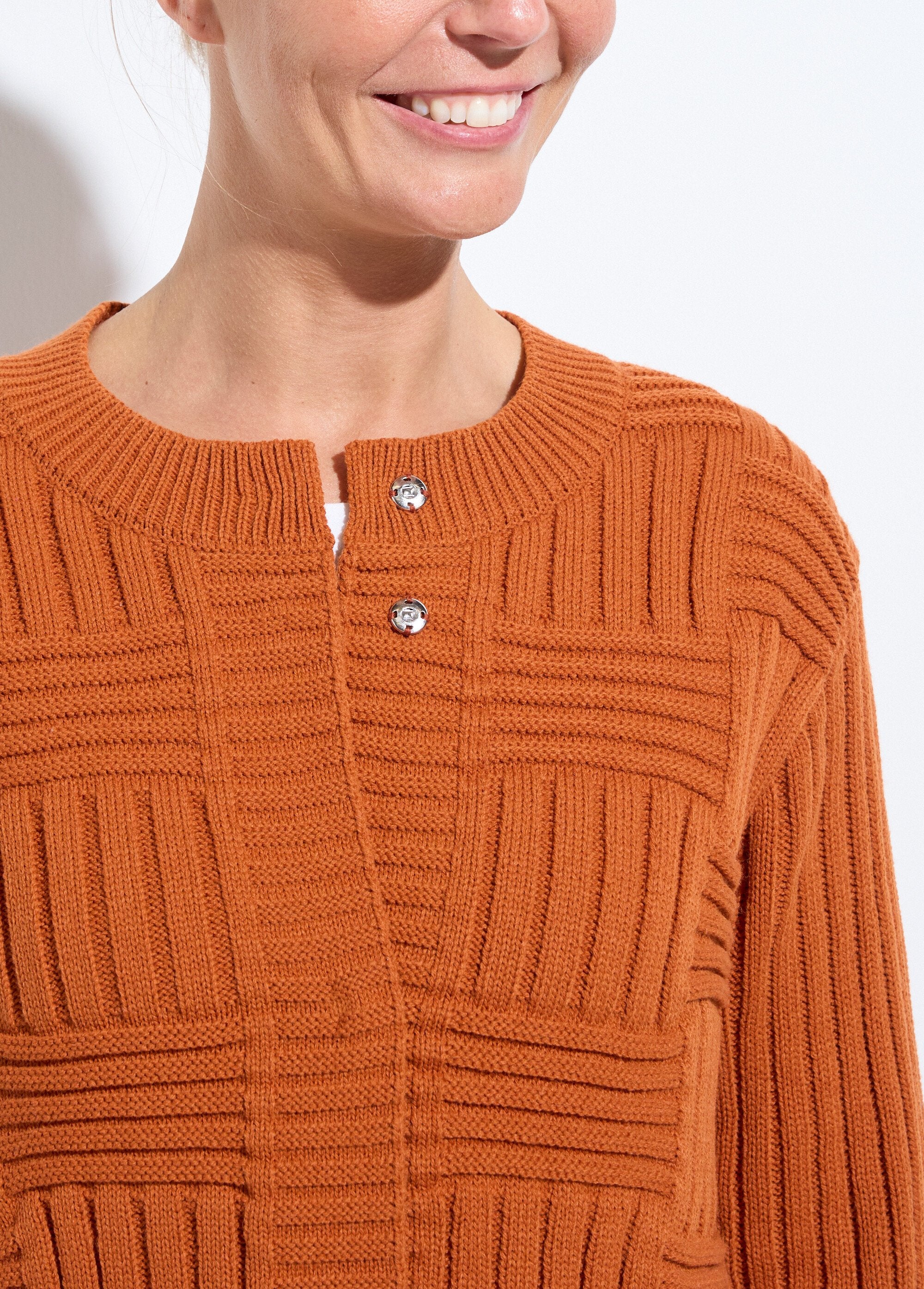 Gilet_stampato_con_maglia_di_lana_a_rilievo_geometrico_Epice_DE1_slim