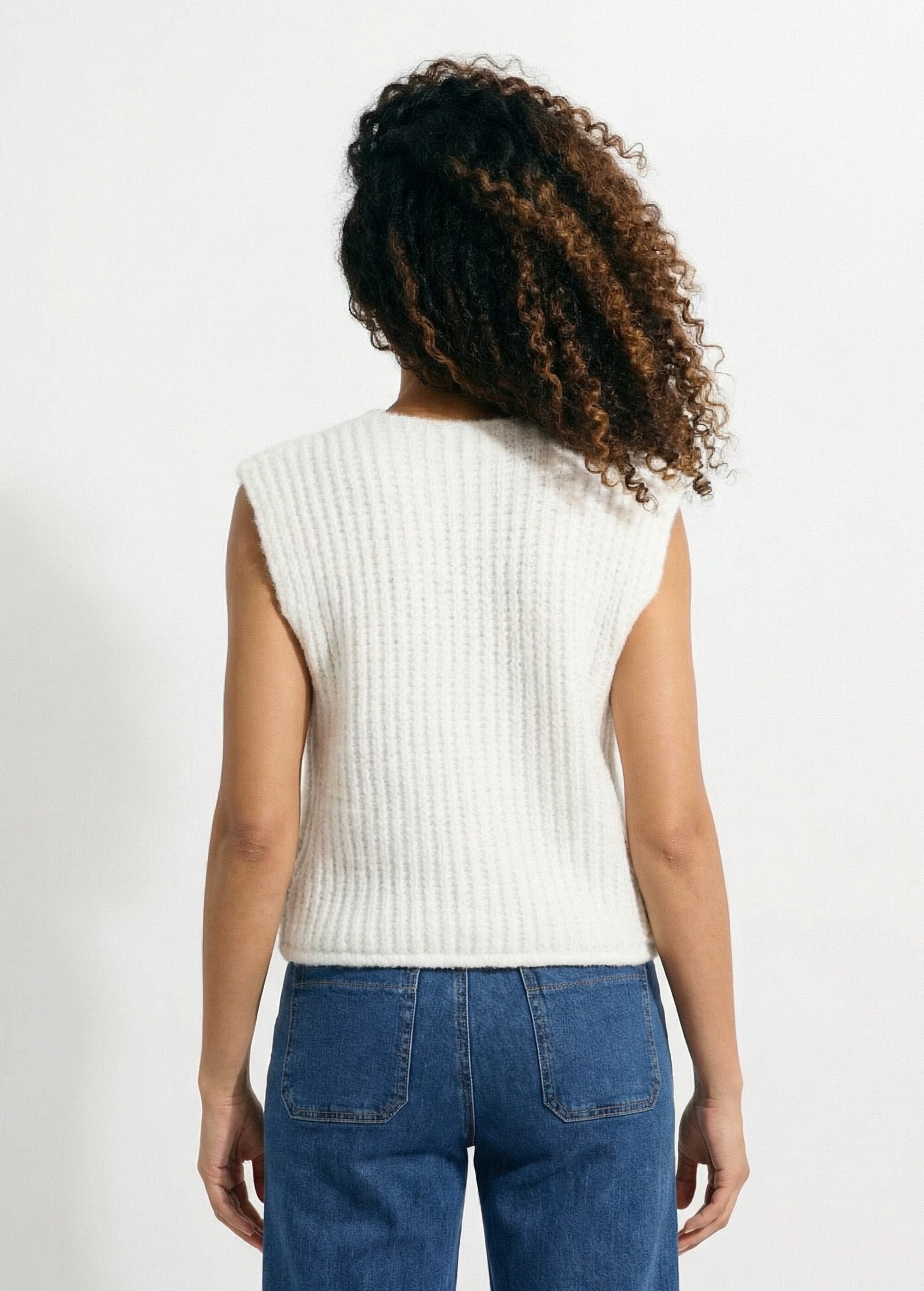 Cardigan_senza_maniche_con_bottoni_gioiello_Blanc_DO1_slim