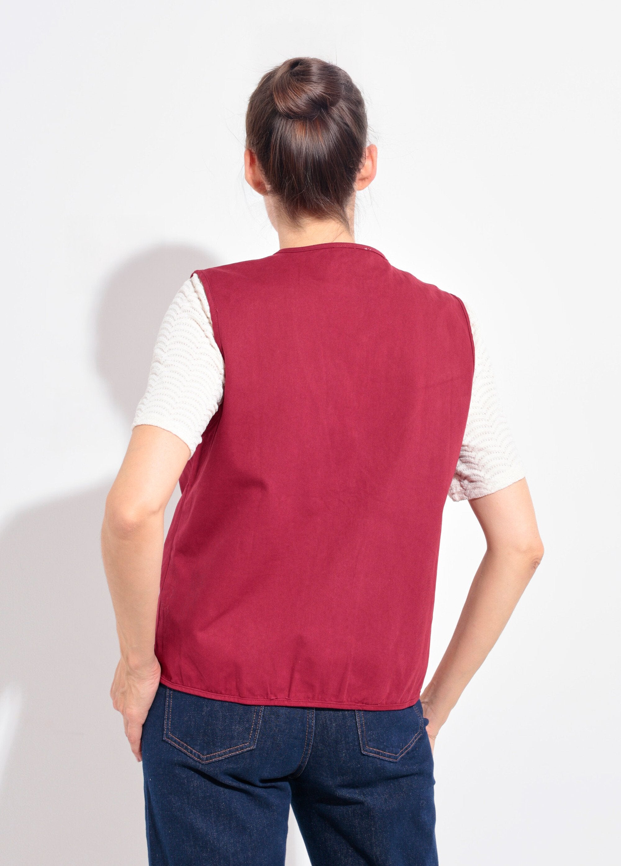 Cardigan_senza_maniche_con_scollo_rotondo_in_twill_Bordeaux_DO1_slim