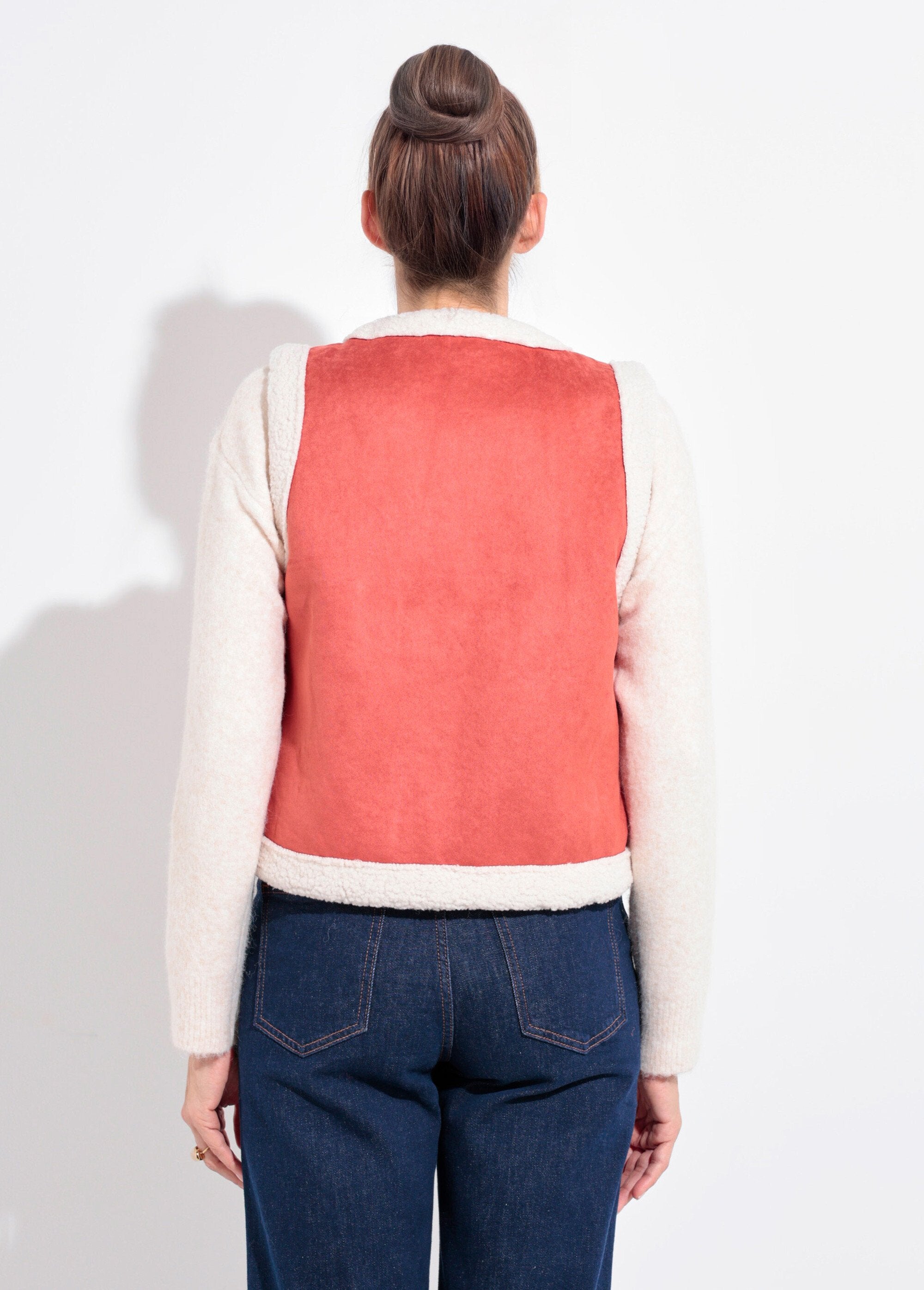 Gilet_in_shearling_senza_maniche_Brique_DO1_slim