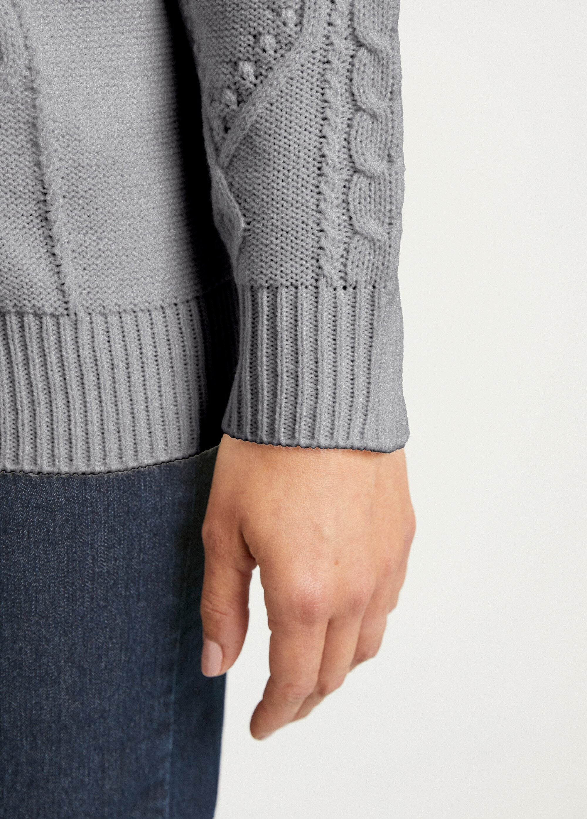 Caldo_cardigan_con_zip_e_collo_alto_lavorato_a_maglia_Grigio_DE2_slim