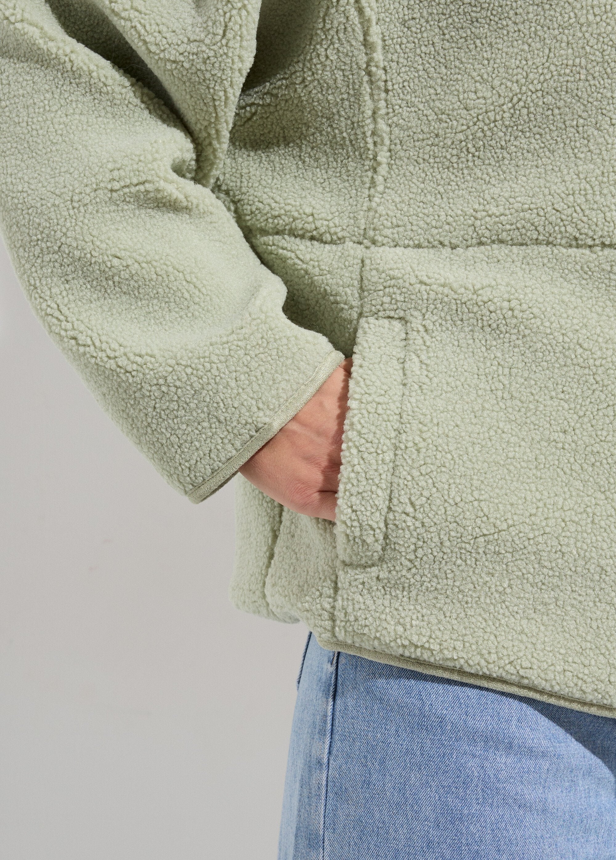 Gilet_in_caldo_pile_con_cerniera_e_collo_alto_Vert_amande_DE2_slim