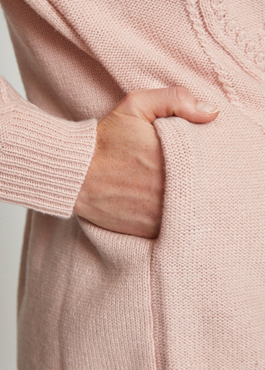 Caldo_cardigan_con_zip_e_collo_alto_lavorato_a_maglia_Rosa_DE2_slim