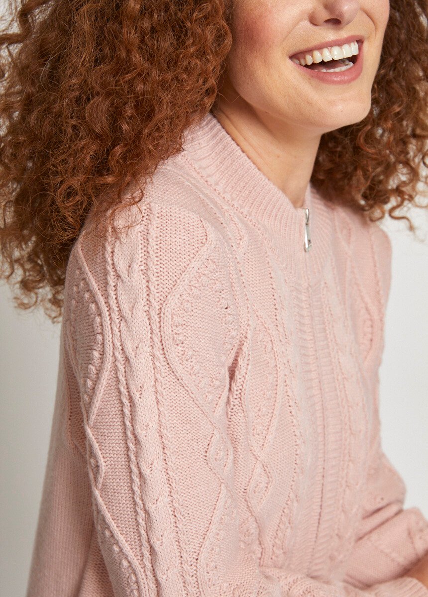 Caldo_cardigan_con_zip_e_collo_alto_lavorato_a_maglia_Rosa_DE3_slim